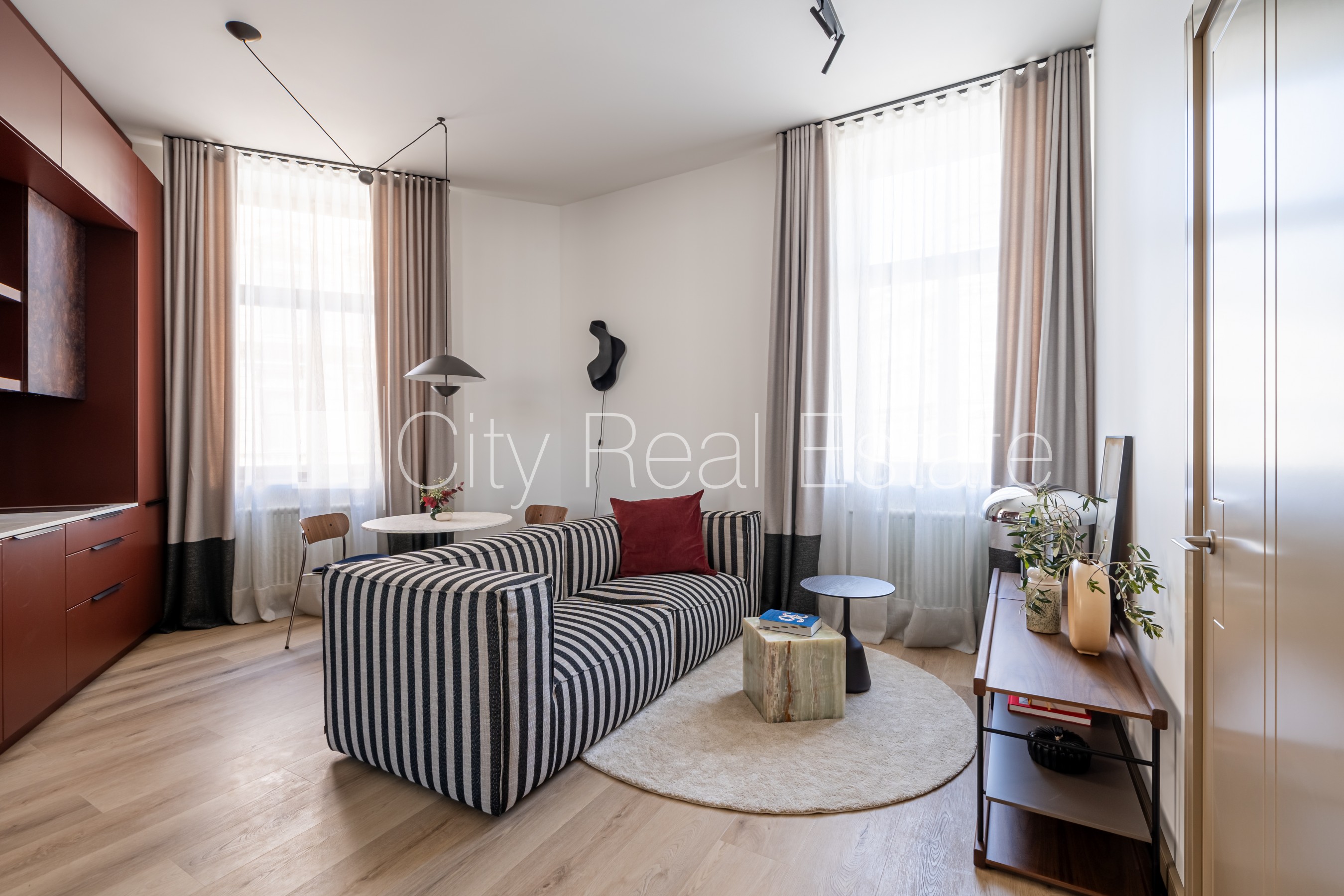 Sludinājumi. Projekts - Place 4, fasādes māja, renovēta māja, ir lifts, kāpņu telpa pēc kapitālā remonta, logi Cena: 202533 EUR Foto #1