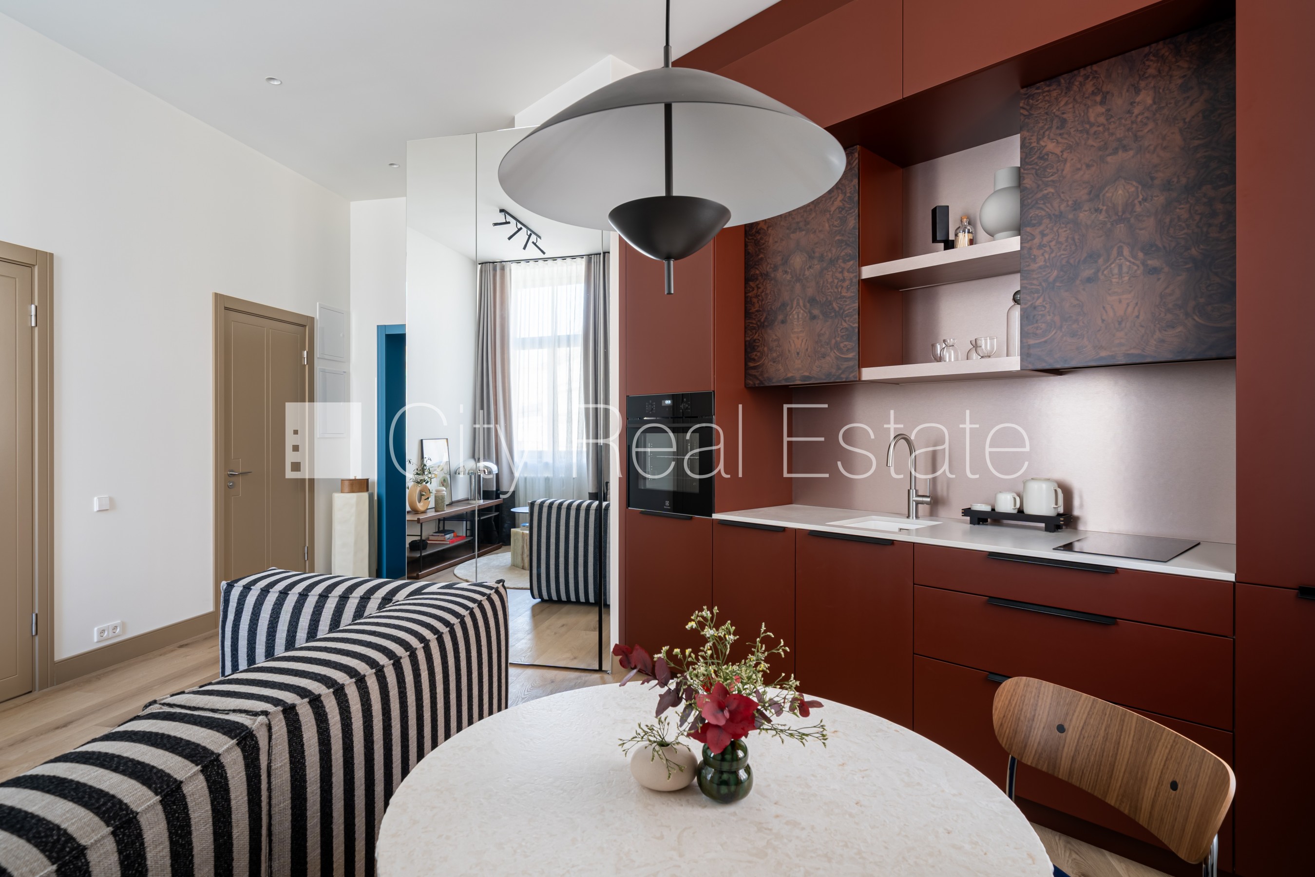 Sludinājumi. Projekts - Place 4, fasādes māja, renovēta māja, ir lifts, kāpņu telpa pēc kapitālā remonta, logi Cena: 202533 EUR Foto #4