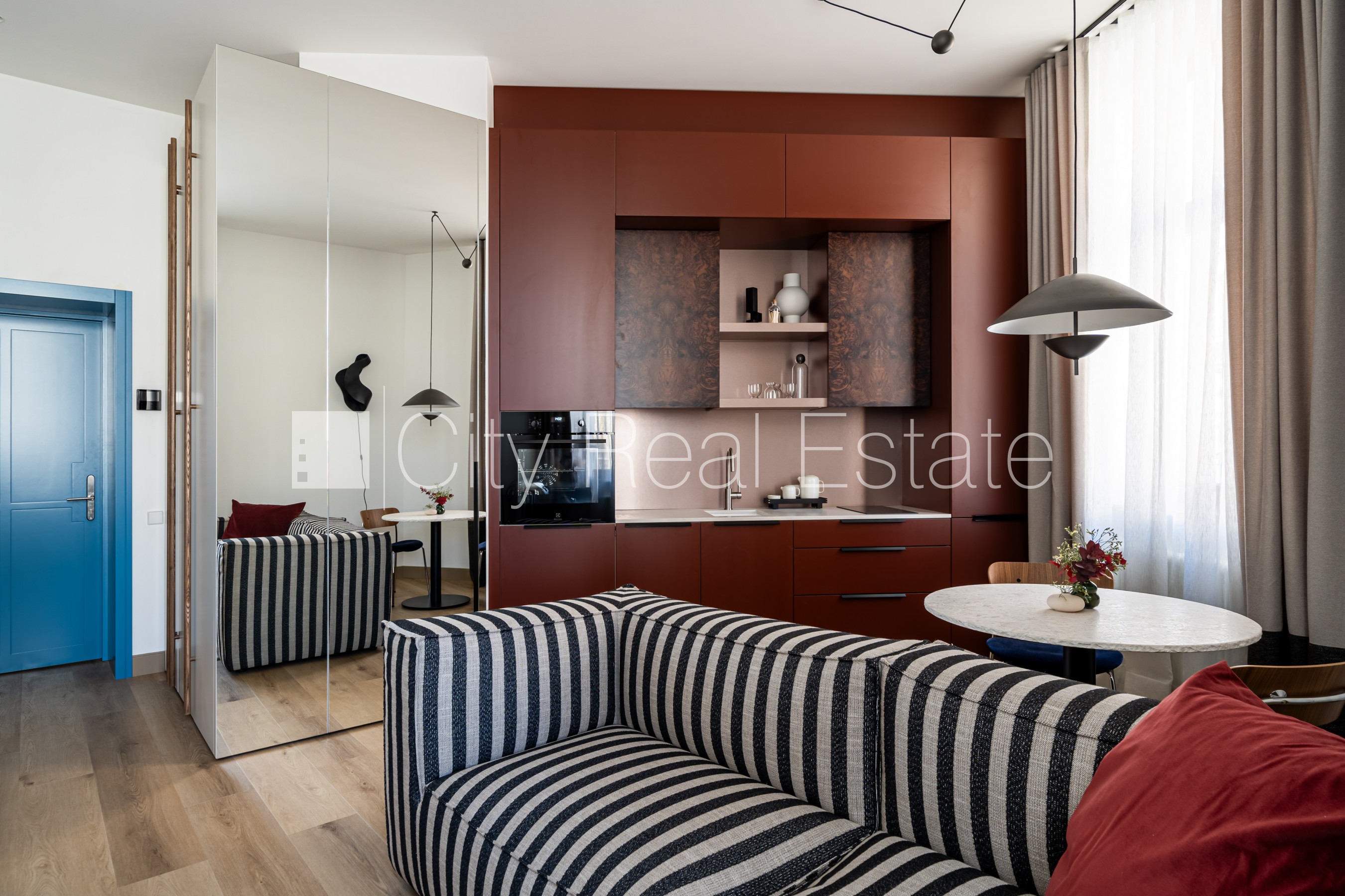 Sludinājumi. Projekts - Place 4, fasādes māja, renovēta māja, ir lifts, kāpņu telpa pēc kapitālā remonta, logi Cena: 202533 EUR Foto #2