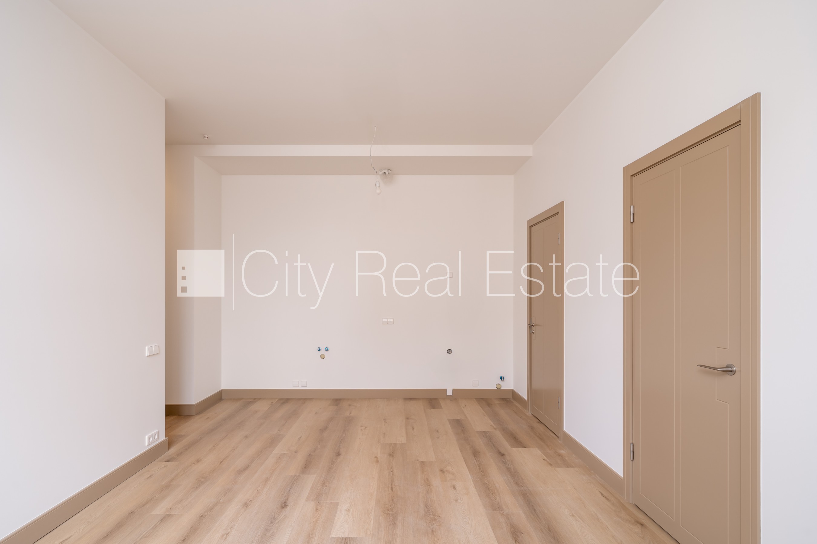 Sludinājumi. Projekts - Place 4, fasādes māja, renovēta māja, ir lifts, kāpņu telpa pēc kapitālā remonta, logi Cena: 163158 EUR Foto #3