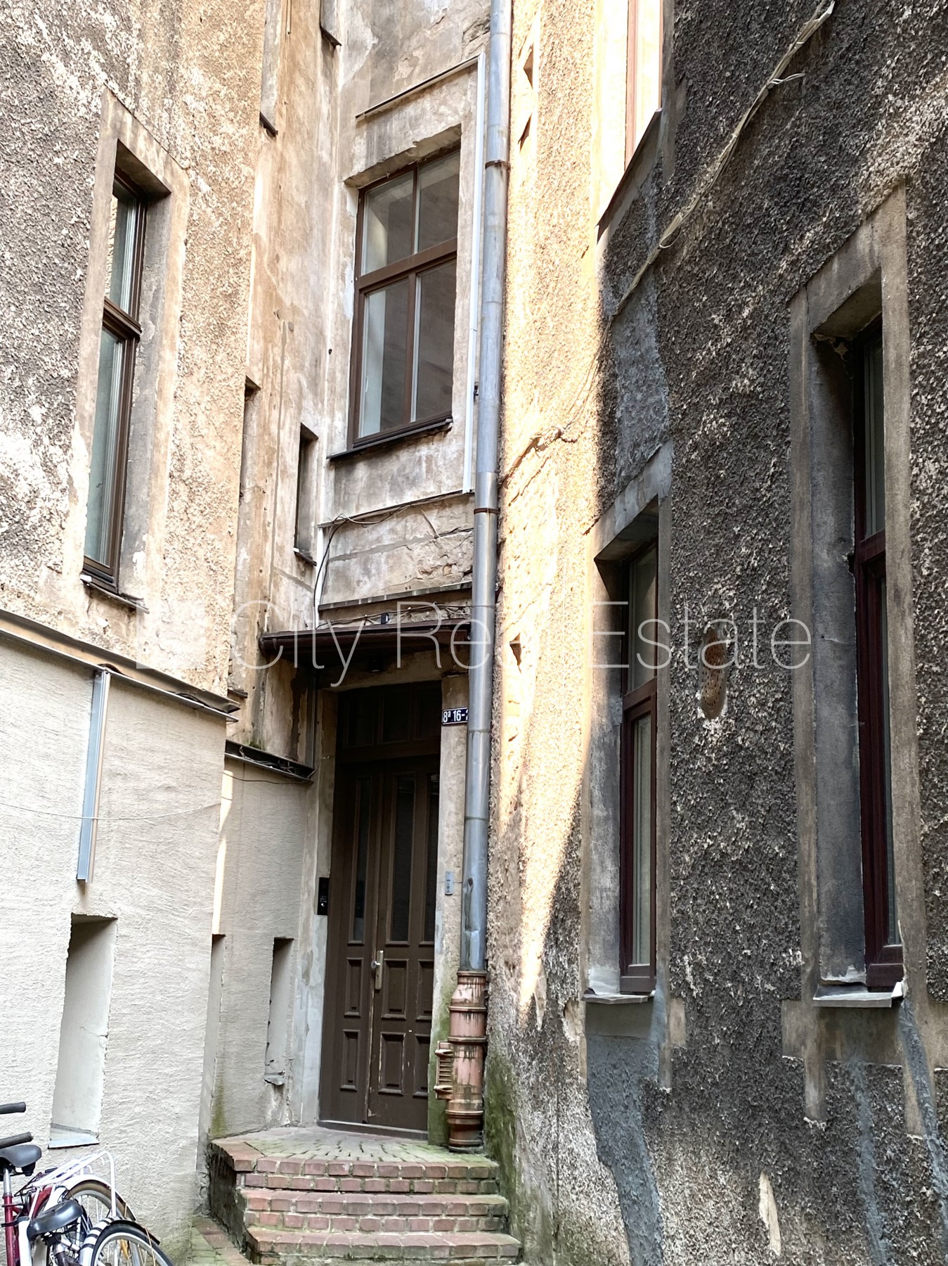 Sludinājumi. Renovēta māja, slēgts pagalms, ieeja no pagalma, kāpņu telpa pēc kapitālā remonta, logi vērsti uz Cena: 790 EUR/mēn Foto #21