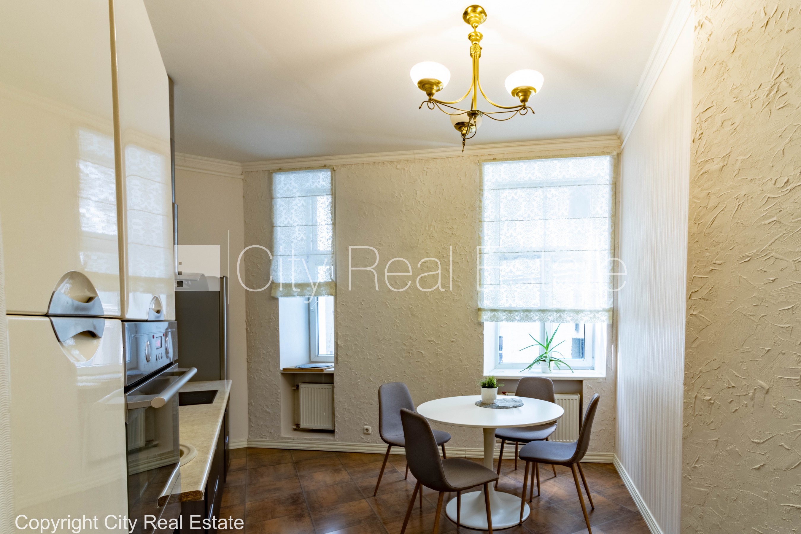 Sludinājumi. Renovēta māja, slēgts pagalms, ieeja no pagalma, kāpņu telpa pēc kapitālā remonta, logi vērsti uz Cena: 790 EUR/mēn Foto #13