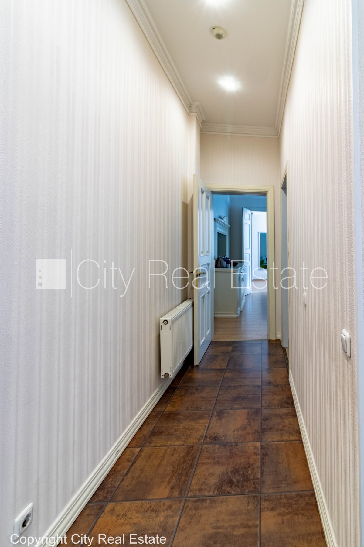 Sludinājumi. Renovēta māja, slēgts pagalms, ieeja no pagalma, kāpņu telpa pēc kapitālā remonta, logi vērsti uz Cena: 790 EUR/mēn Foto #17