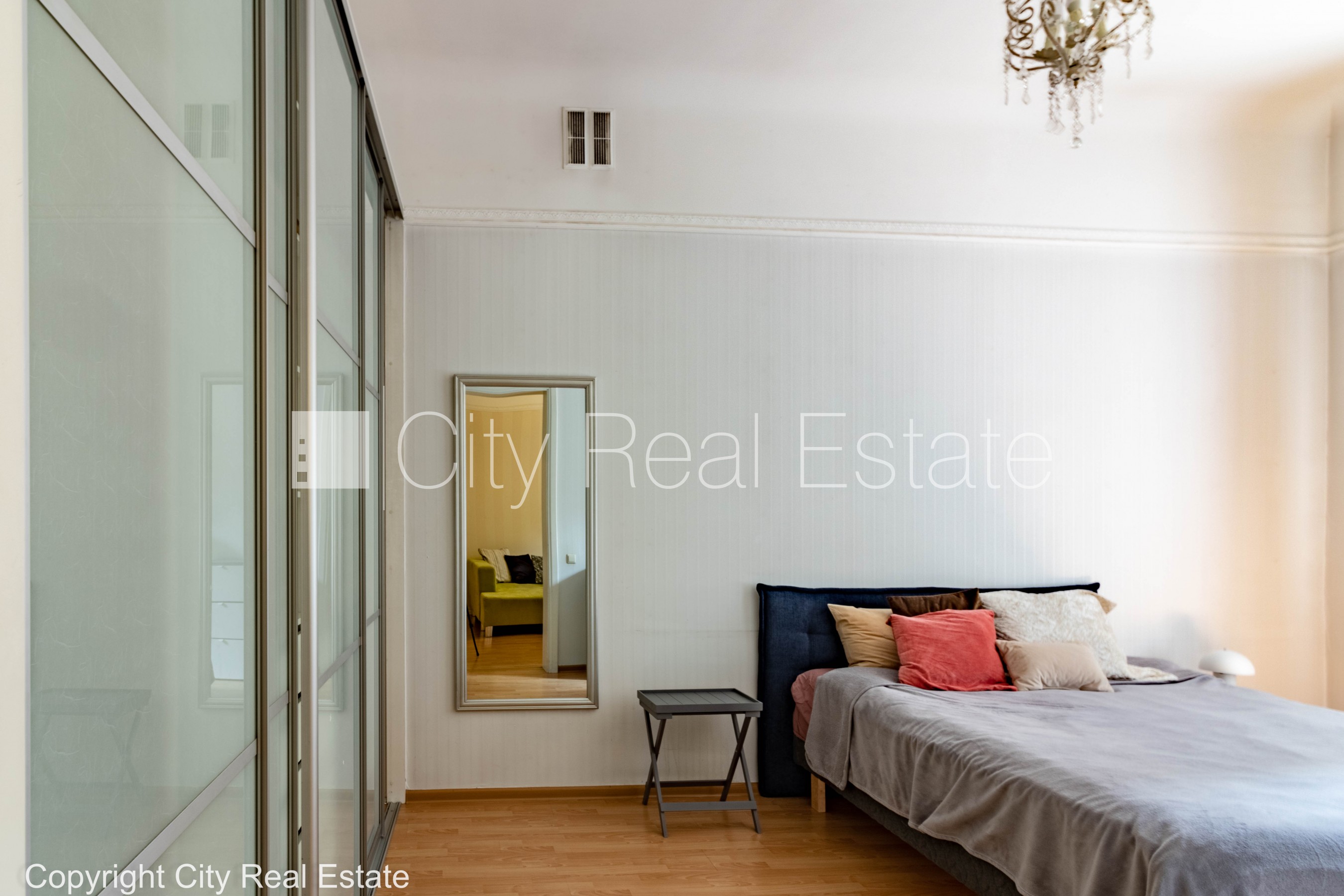 Sludinājumi. Renovēta māja, slēgts pagalms, ieeja no pagalma, kāpņu telpa pēc kapitālā remonta, logi vērsti uz Cena: 790 EUR/mēn Foto #5