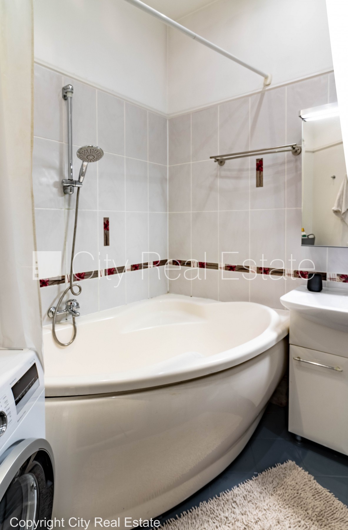 Sludinājumi. Renovēta māja, slēgts pagalms, ieeja no pagalma, kāpņu telpa pēc kapitālā remonta, logi vērsti uz Cena: 790 EUR/mēn Foto #14