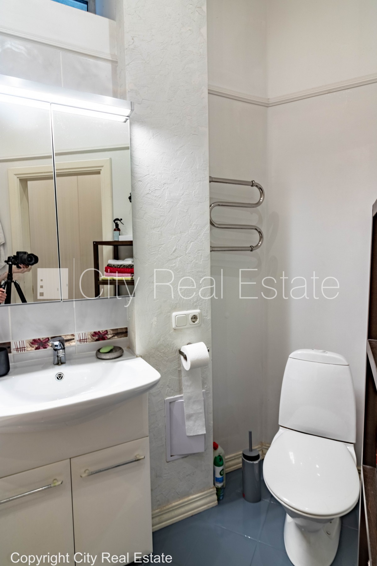 Sludinājumi. Renovēta māja, slēgts pagalms, ieeja no pagalma, kāpņu telpa pēc kapitālā remonta, logi vērsti uz Cena: 790 EUR/mēn Foto #16