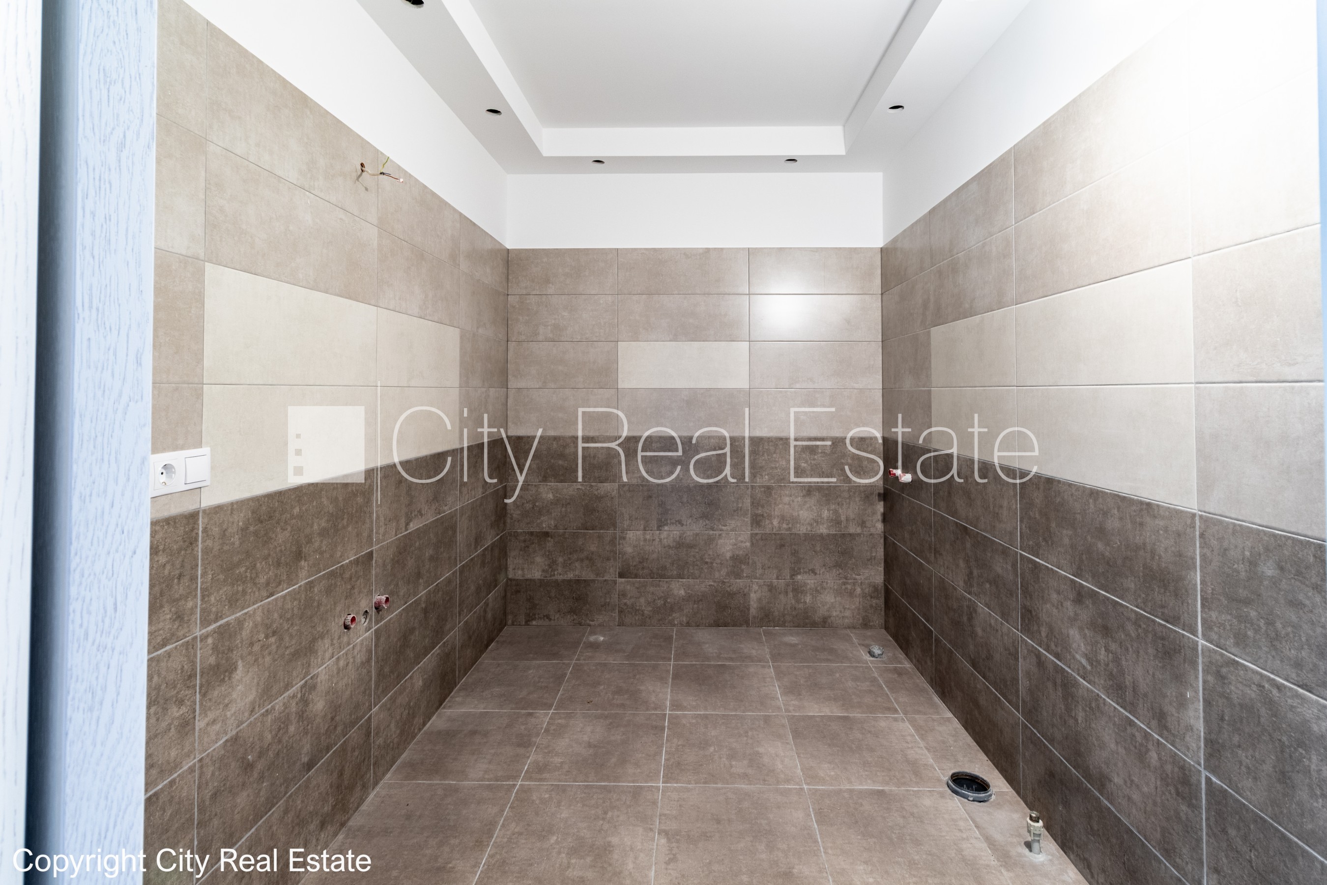 Sludinājumi. Zeme īpašumā, rindu māja, jaunceltne, dzīvokļu skaits ēkā  4 gab., keramzīta bloku sienas, fasāde Cena: 240000 EUR Foto #13