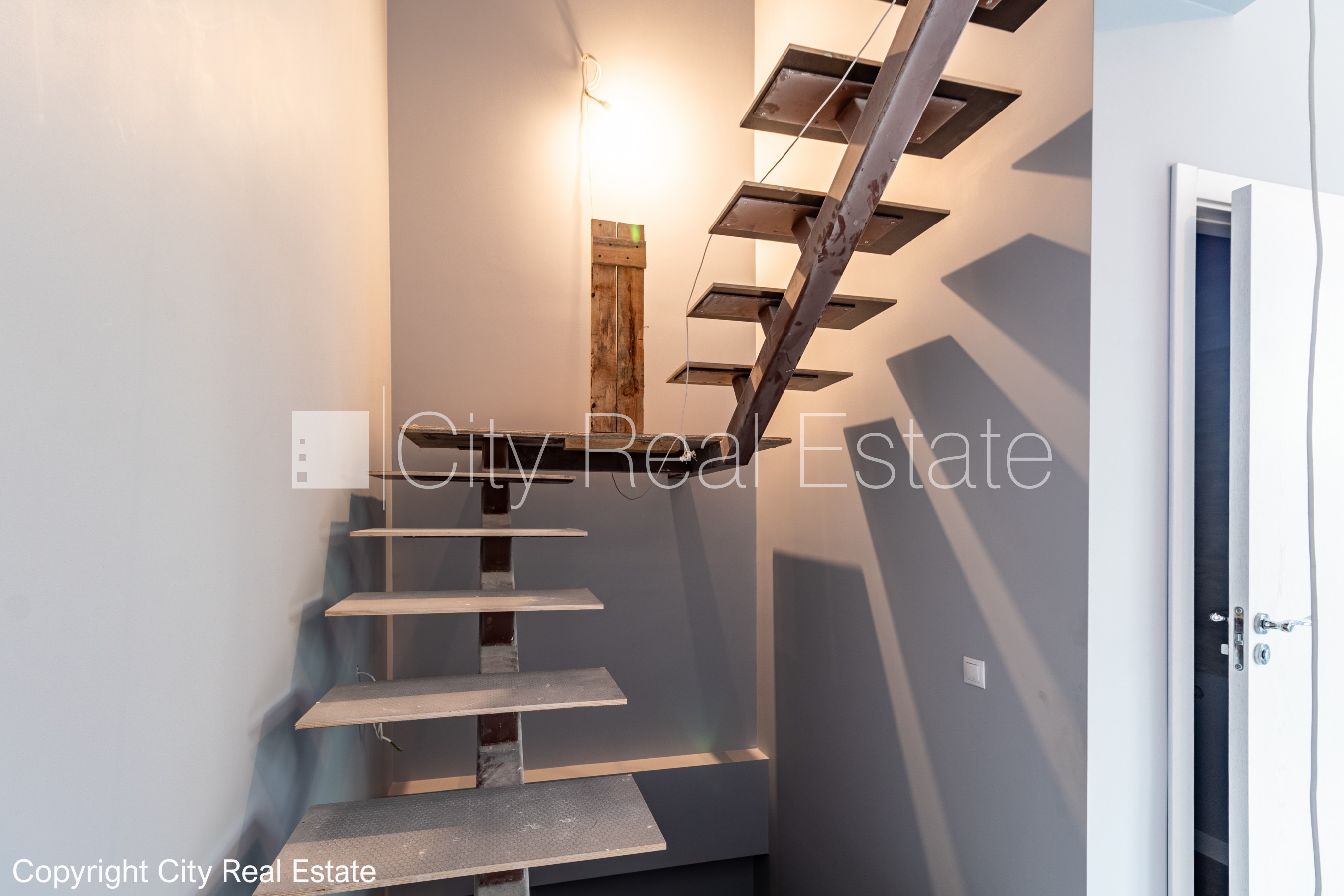 Sludinājumi. Zeme īpašumā, rindu māja, jaunceltne, dzīvokļu skaits ēkā  4 gab., keramzīta bloku sienas, fasāde Cena: 240000 EUR Foto #18