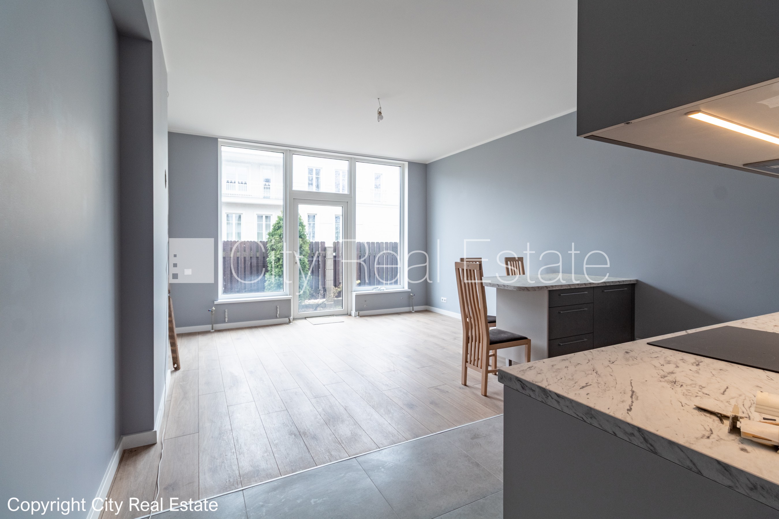 Sludinājumi. Zeme īpašumā, rindu māja, jaunceltne, dzīvokļu skaits ēkā  4 gab., keramzīta bloku sienas, fasāde Cena: 240000 EUR Foto #4