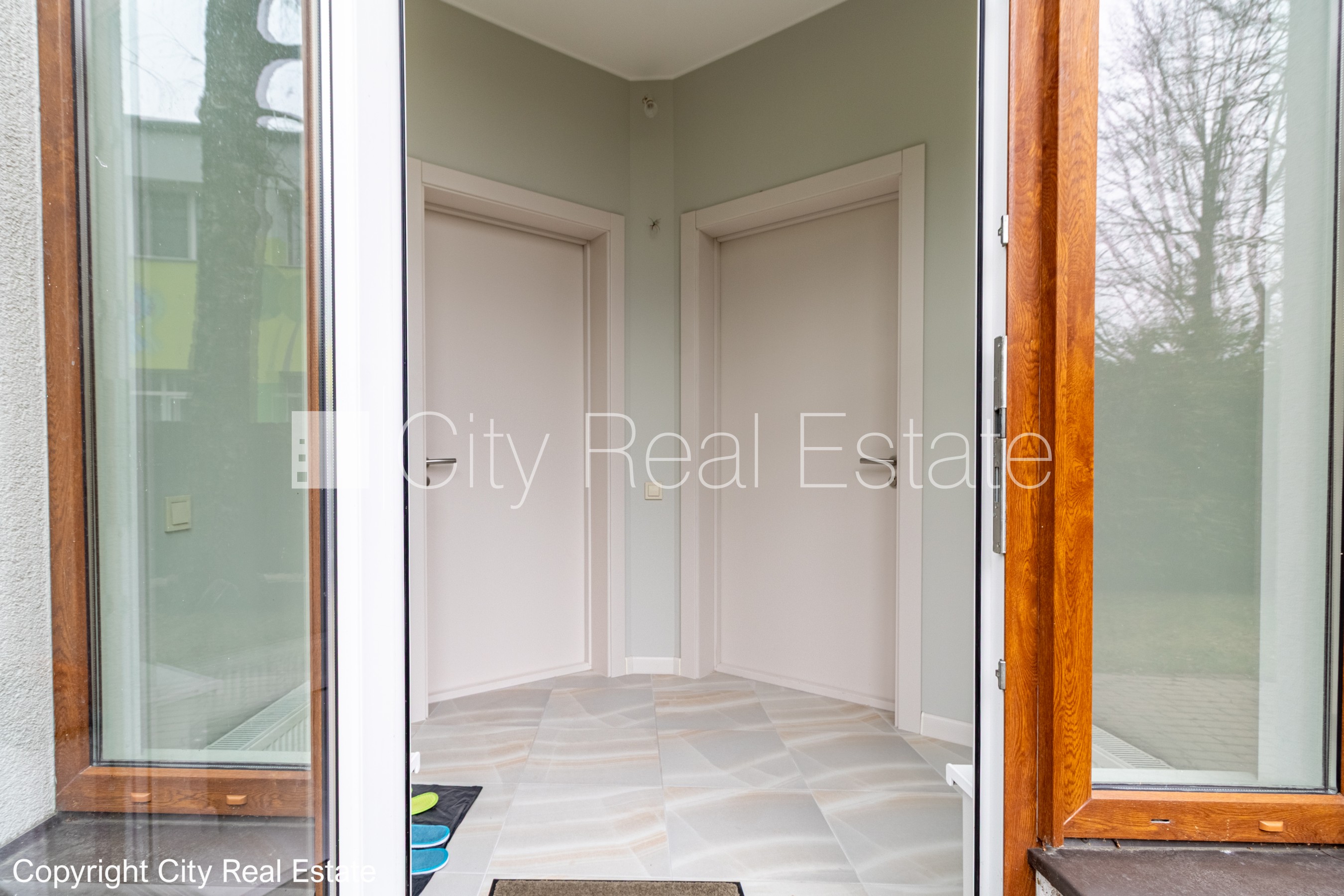 Sludinājumi. Zeme īpašumā, rindu māja, jaunceltne, dzīvokļu skaits ēkā  4 gab., keramzīta bloku sienas, fasāde Cena: 240000 EUR Foto #22