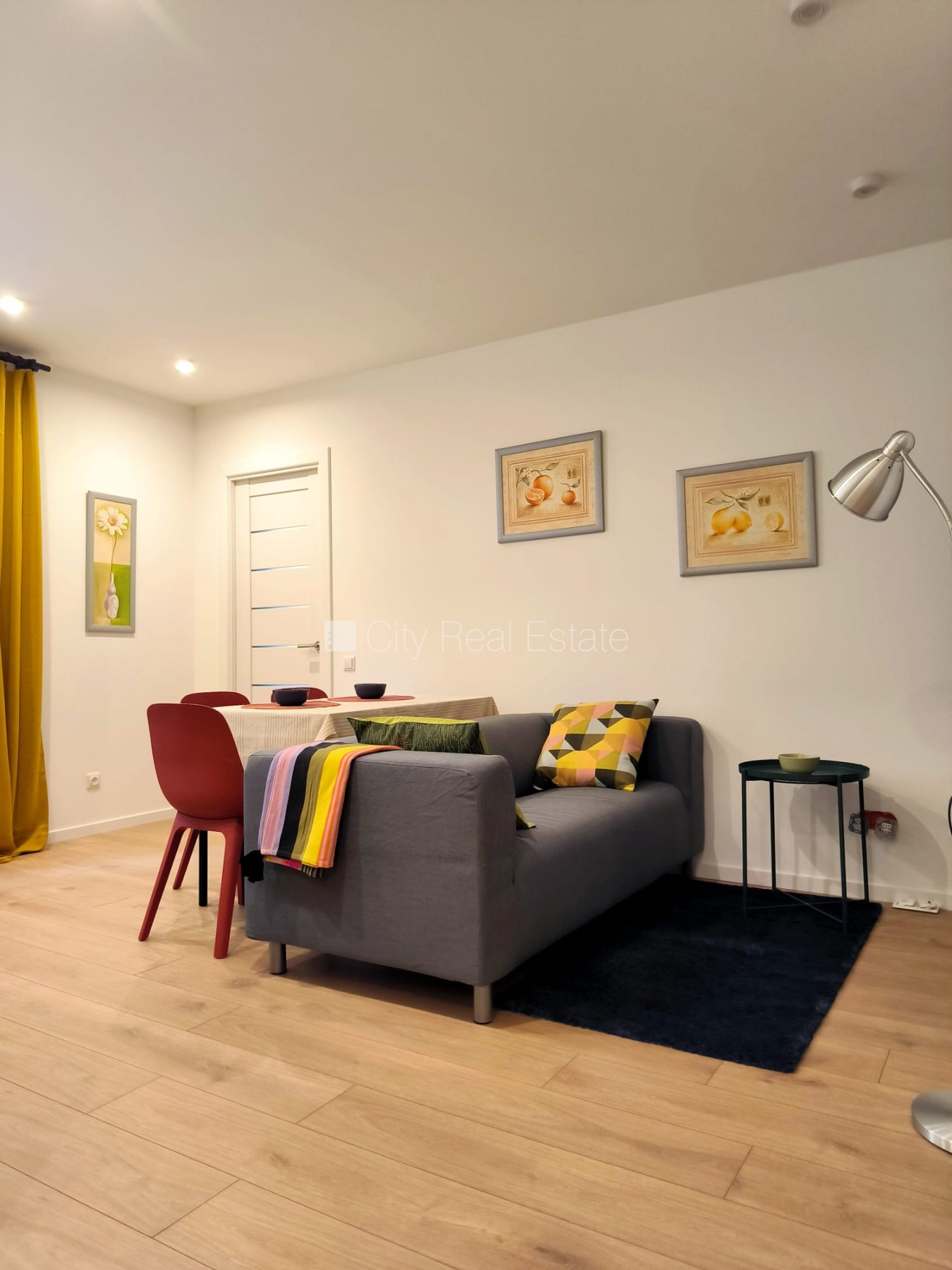 Sludinājumi. Pagalma ēka, slēgts pagalms, iespēja nomāt autostāvvietu, ieeja no pagalma, pagalmā bērnu spēļu Cena: 750 EUR/mēn Foto #6