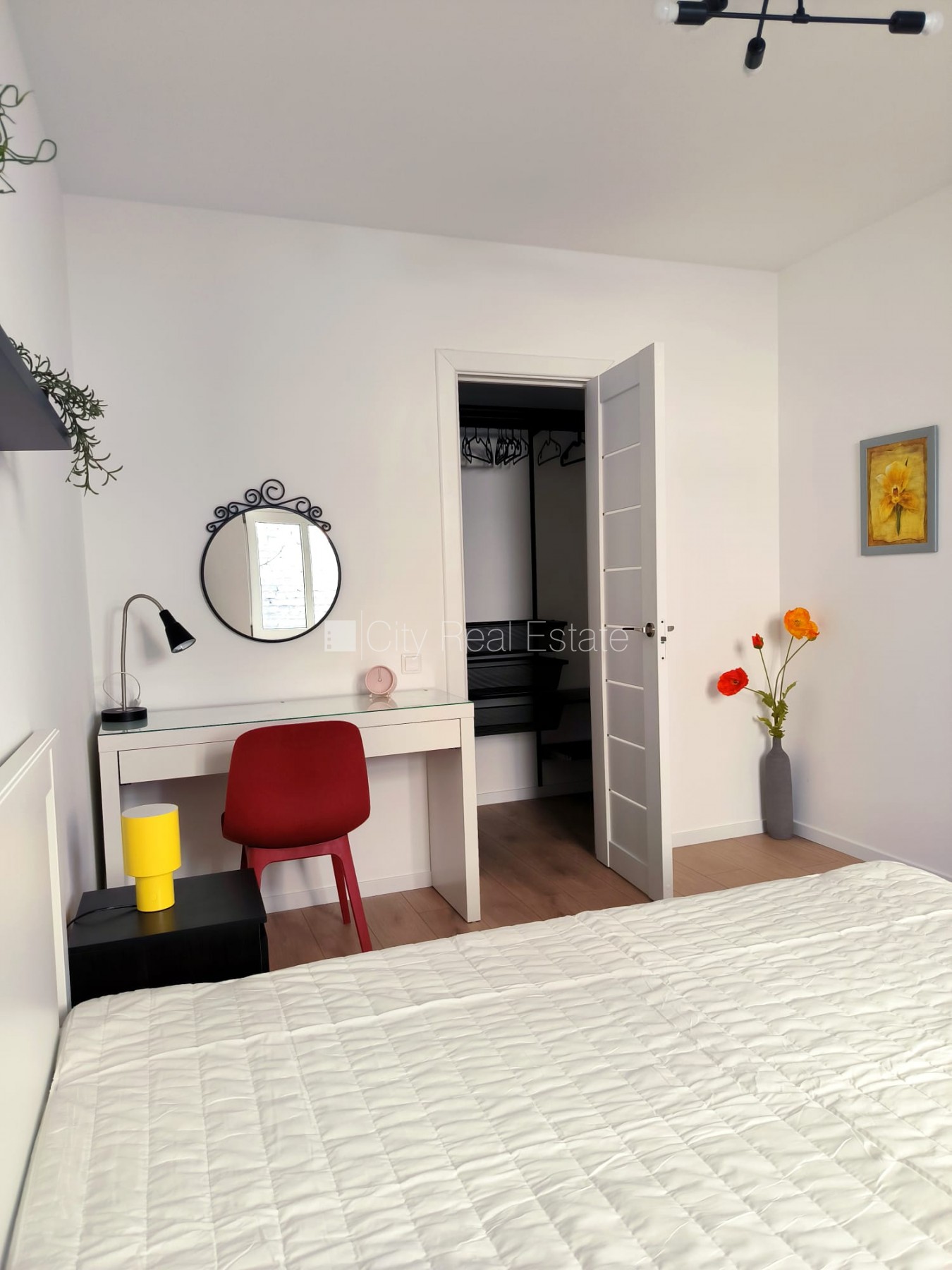 Sludinājumi. Pagalma ēka, slēgts pagalms, iespēja nomāt autostāvvietu, ieeja no pagalma, pagalmā bērnu spēļu Cena: 750 EUR/mēn Foto #8