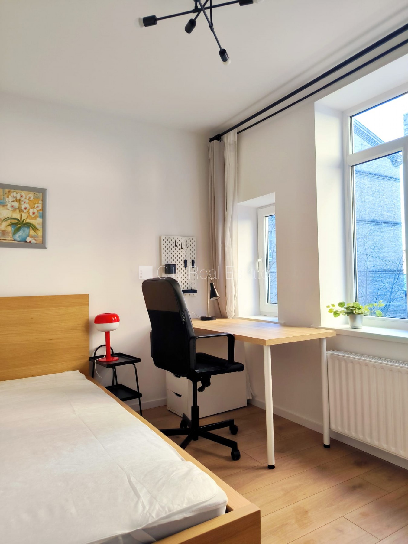 Sludinājumi. Pagalma ēka, slēgts pagalms, iespēja nomāt autostāvvietu, ieeja no pagalma, pagalmā bērnu spēļu Cena: 750 EUR/mēn Foto #10