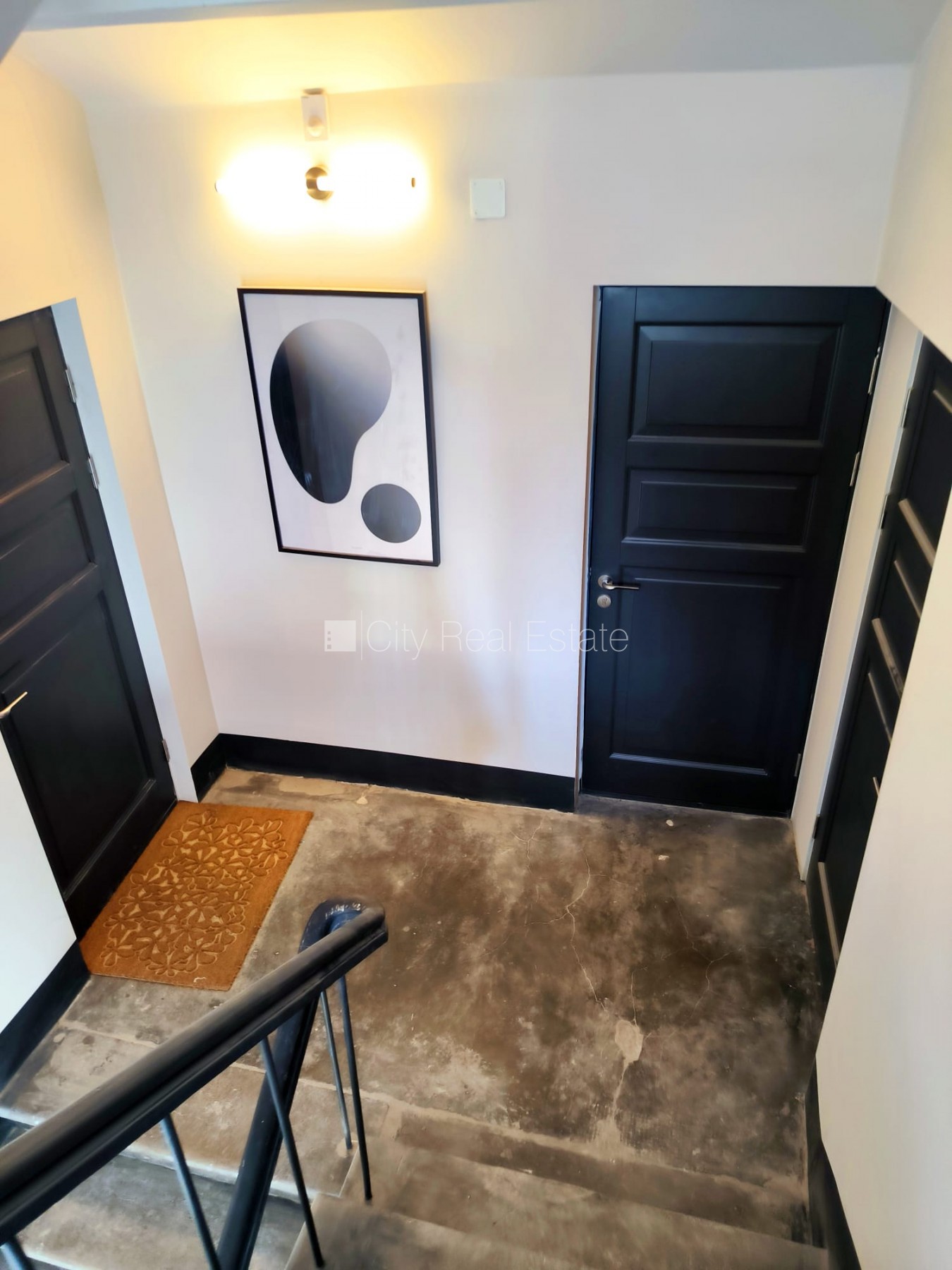 Sludinājumi. Pagalma ēka, slēgts pagalms, iespēja nomāt autostāvvietu, ieeja no pagalma, pagalmā bērnu spēļu Cena: 750 EUR/mēn Foto #12