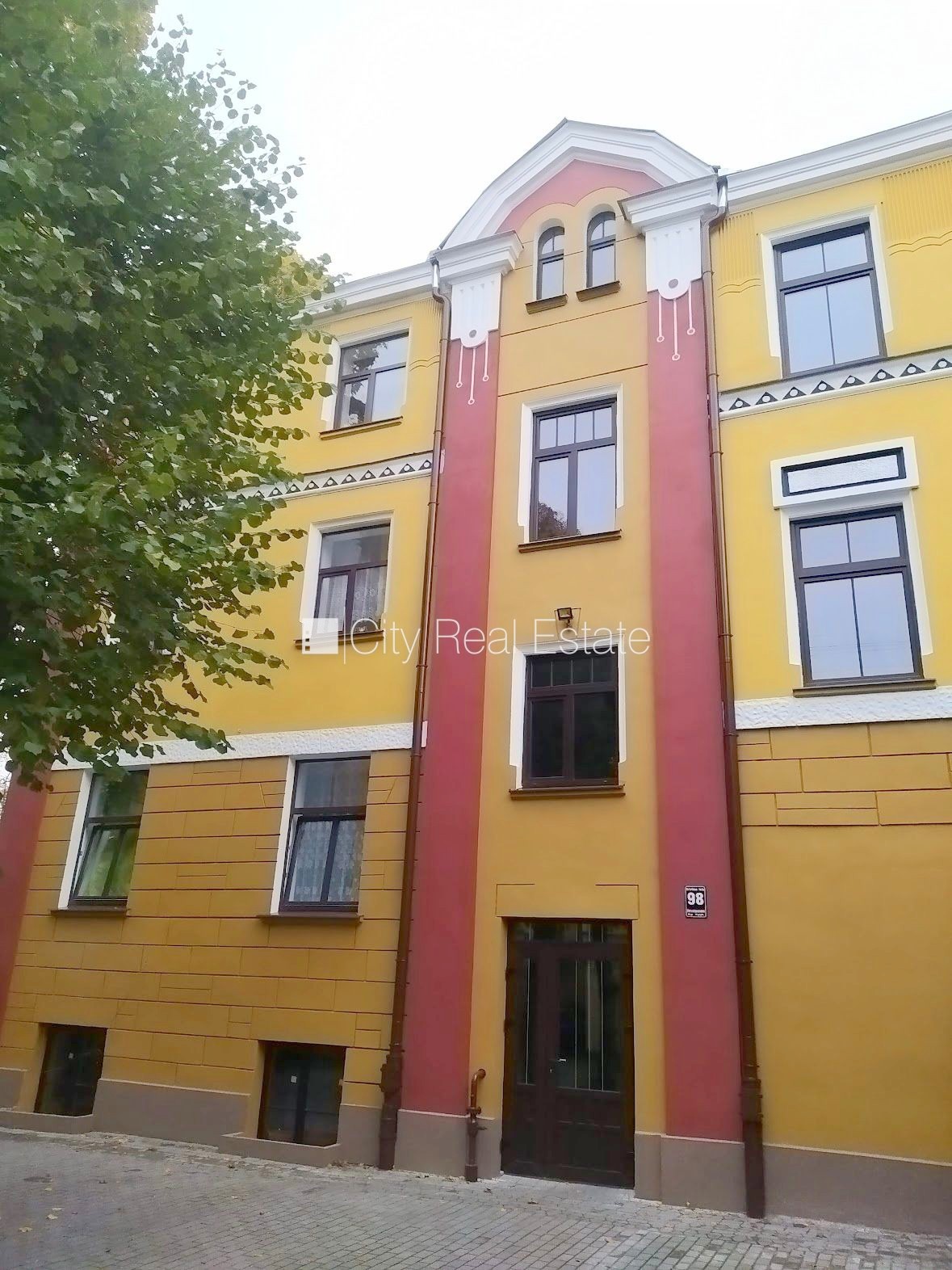 Sludinājumi. Pagalma ēka, renovēta māja, slēgts pagalms, ieeja no ielas un pagalma, kāpņu telpa pēc kapitālā Cena: 500 EUR/mēn Foto #13