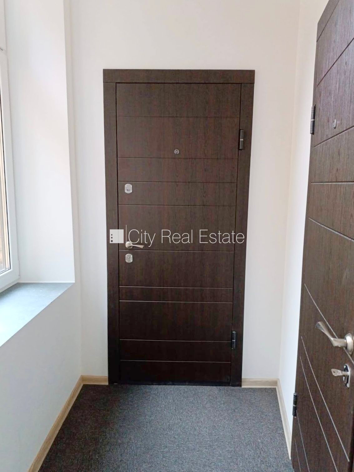 Sludinājumi. Pagalma ēka, renovēta māja, slēgts pagalms, ieeja no ielas un pagalma, kāpņu telpa pēc kapitālā Cena: 500 EUR/mēn Foto #12