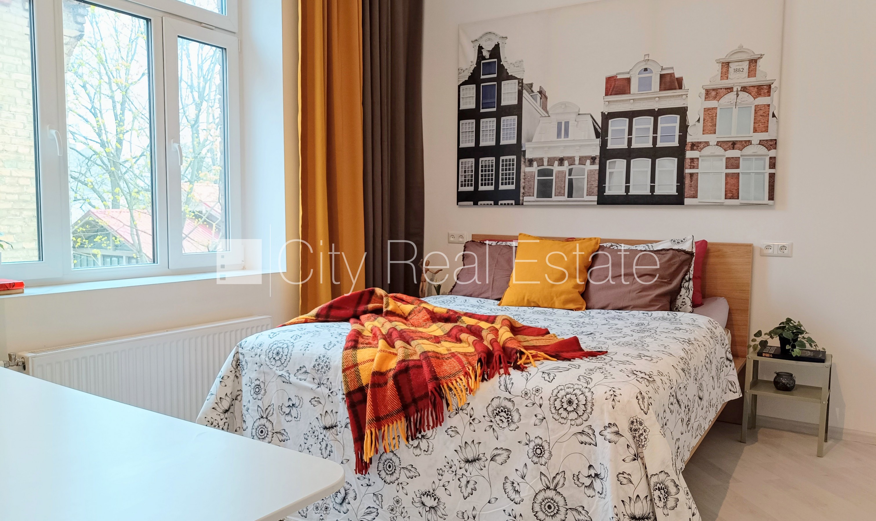 Sludinājumi. Pagalma ēka, renovēta māja, slēgts pagalms, ieeja no ielas un pagalma, kāpņu telpa pēc kapitālā Cena: 500 EUR/mēn Foto #6