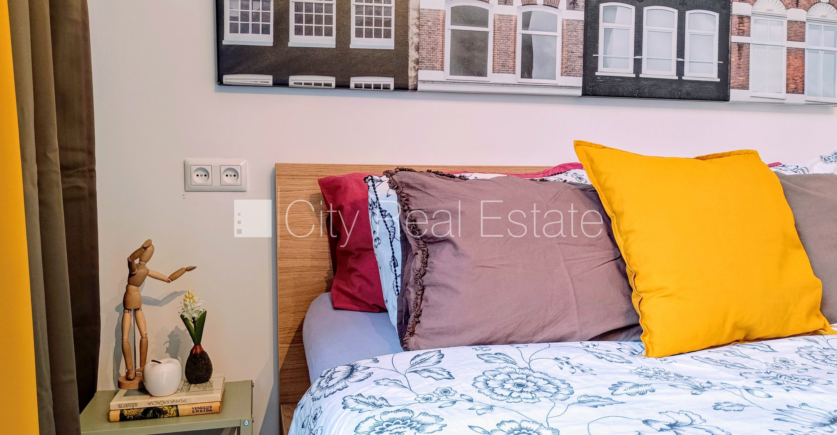 Sludinājumi. Pagalma ēka, renovēta māja, slēgts pagalms, ieeja no ielas un pagalma, kāpņu telpa pēc kapitālā Cena: 500 EUR/mēn Foto #7