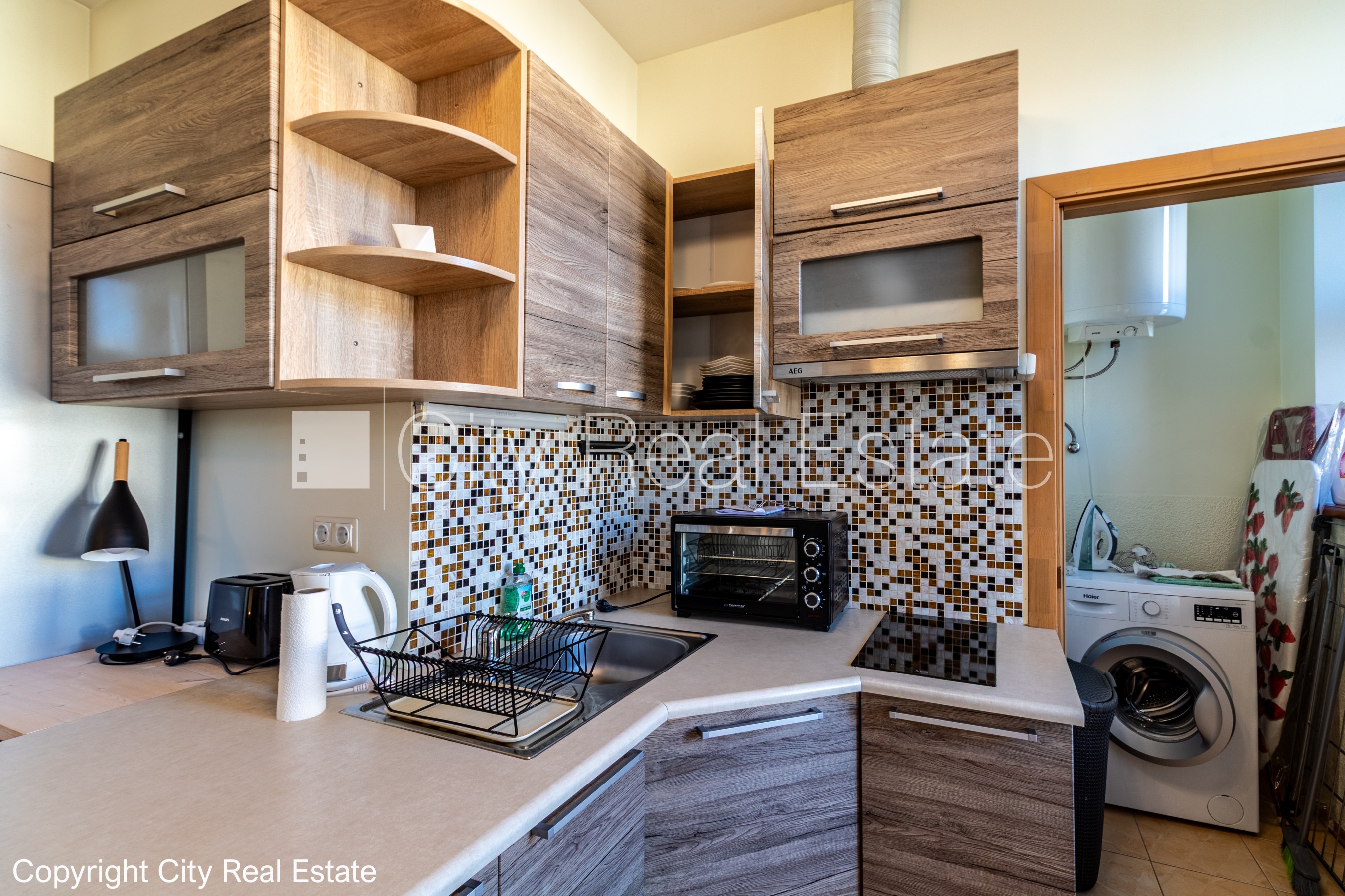 Sludinājumi. Pagalma ēka, iežogota teritorija, maksas stāvvieta, kāpņu telpa pēc kosmētiskā remonta, logi vērsti Cena: 500 EUR/mēn Foto #12