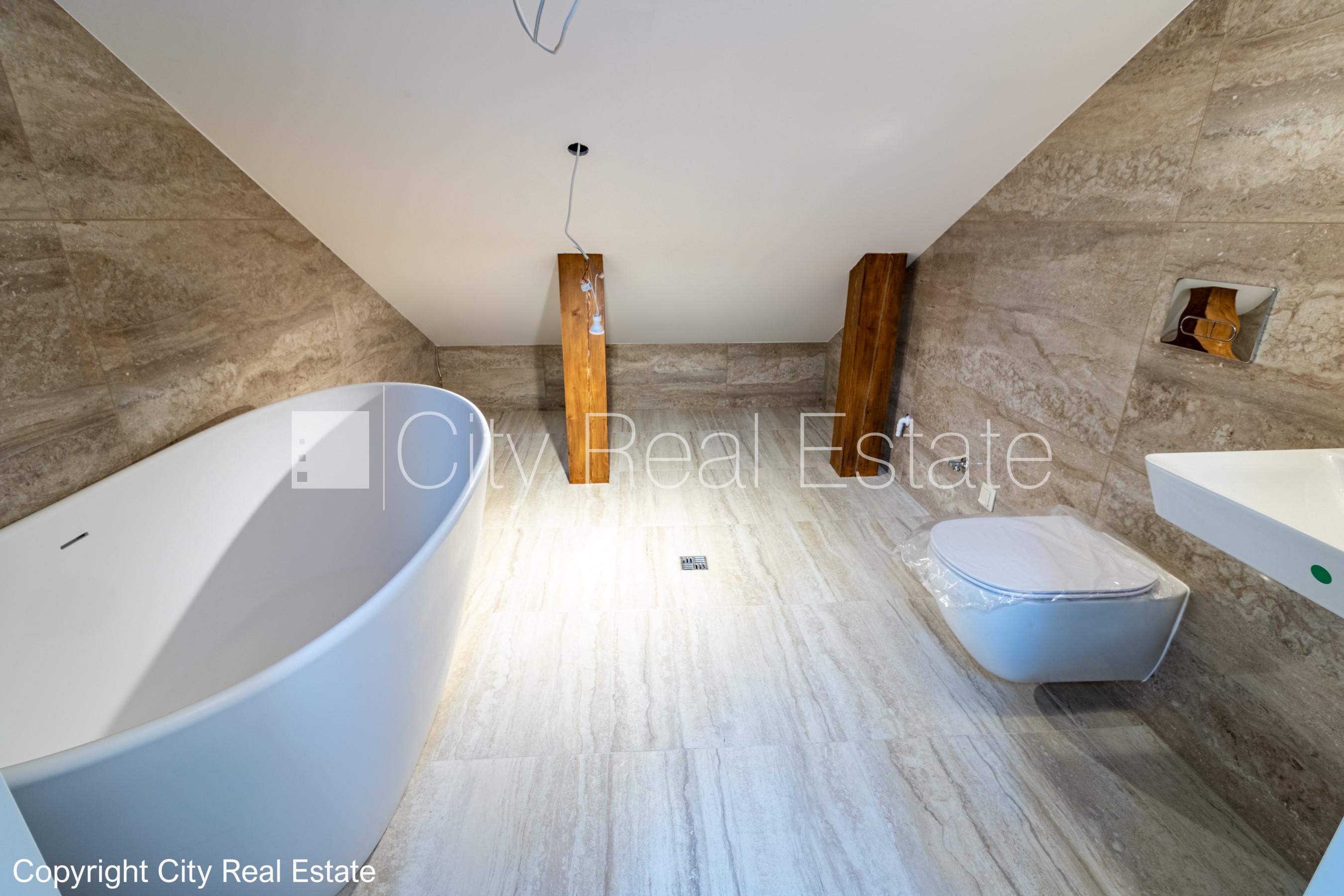 Sludinājumi. Fasādes māja, renovēta māja, slēgts pagalms, ieeja no ielas un pagalma, ir lifts, kāpņu telpa pēc Cena: 307440 EUR Foto #10