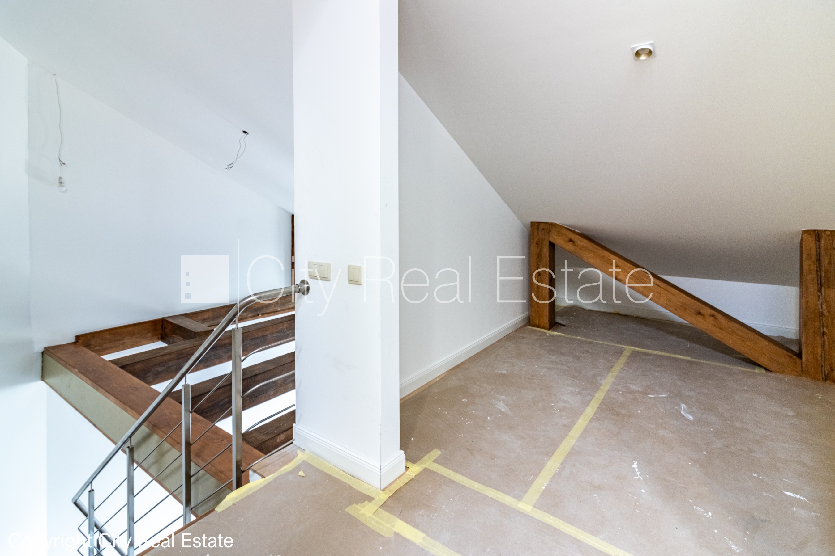 Sludinājumi. Fasādes māja, renovēta māja, slēgts pagalms, ieeja no ielas un pagalma, ir lifts, kāpņu telpa pēc Cena: 307440 EUR Foto #12