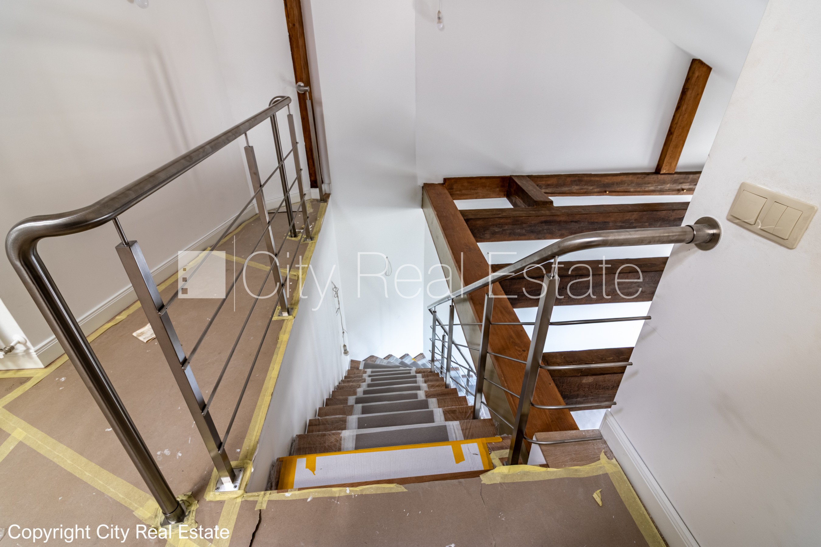 Sludinājumi. Fasādes māja, renovēta māja, slēgts pagalms, ieeja no ielas un pagalma, ir lifts, kāpņu telpa pēc Cena: 307440 EUR Foto #13