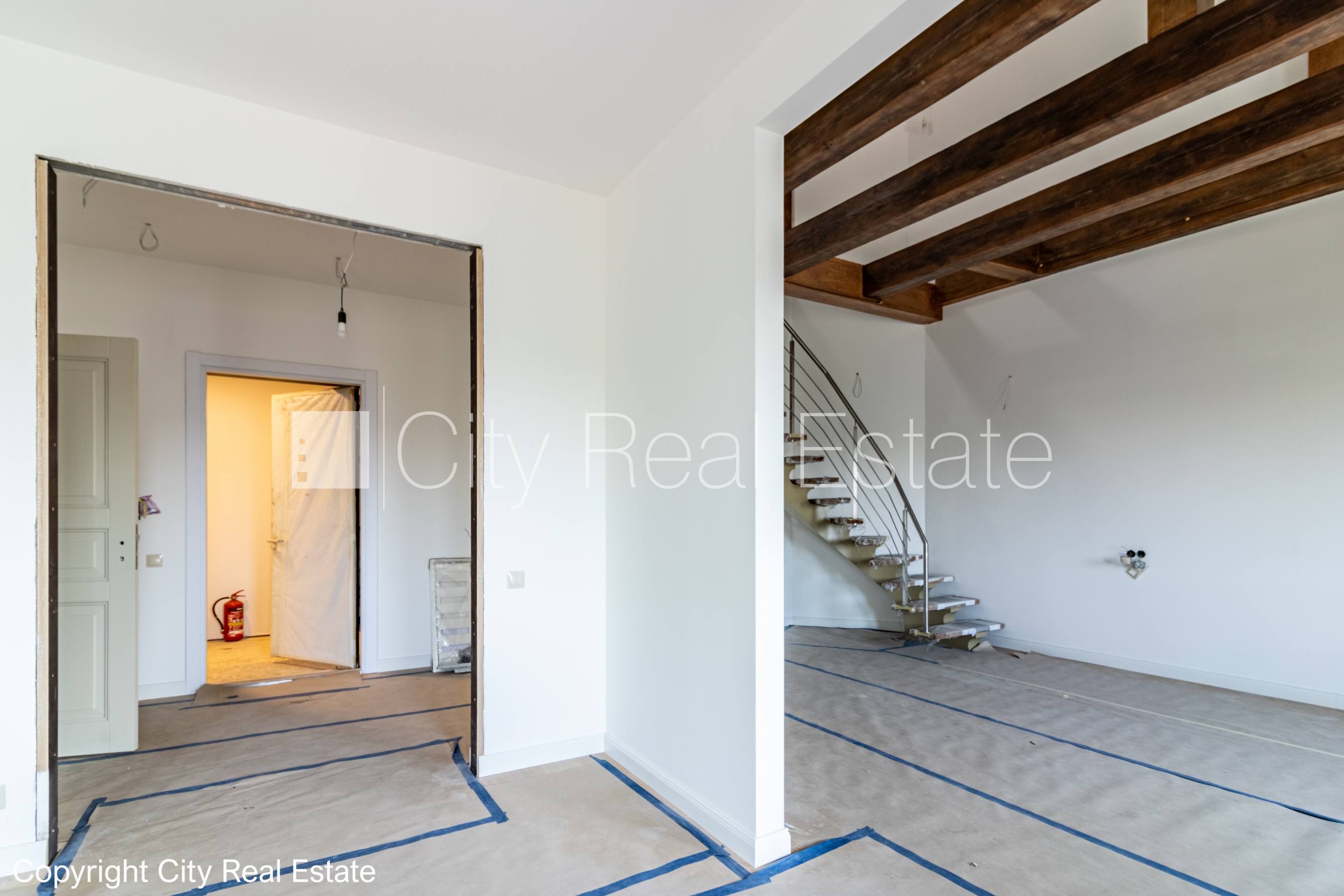 Sludinājumi. Fasādes māja, renovēta māja, slēgts pagalms, ieeja no ielas un pagalma, ir lifts, kāpņu telpa pēc Cena: 307440 EUR Foto #3