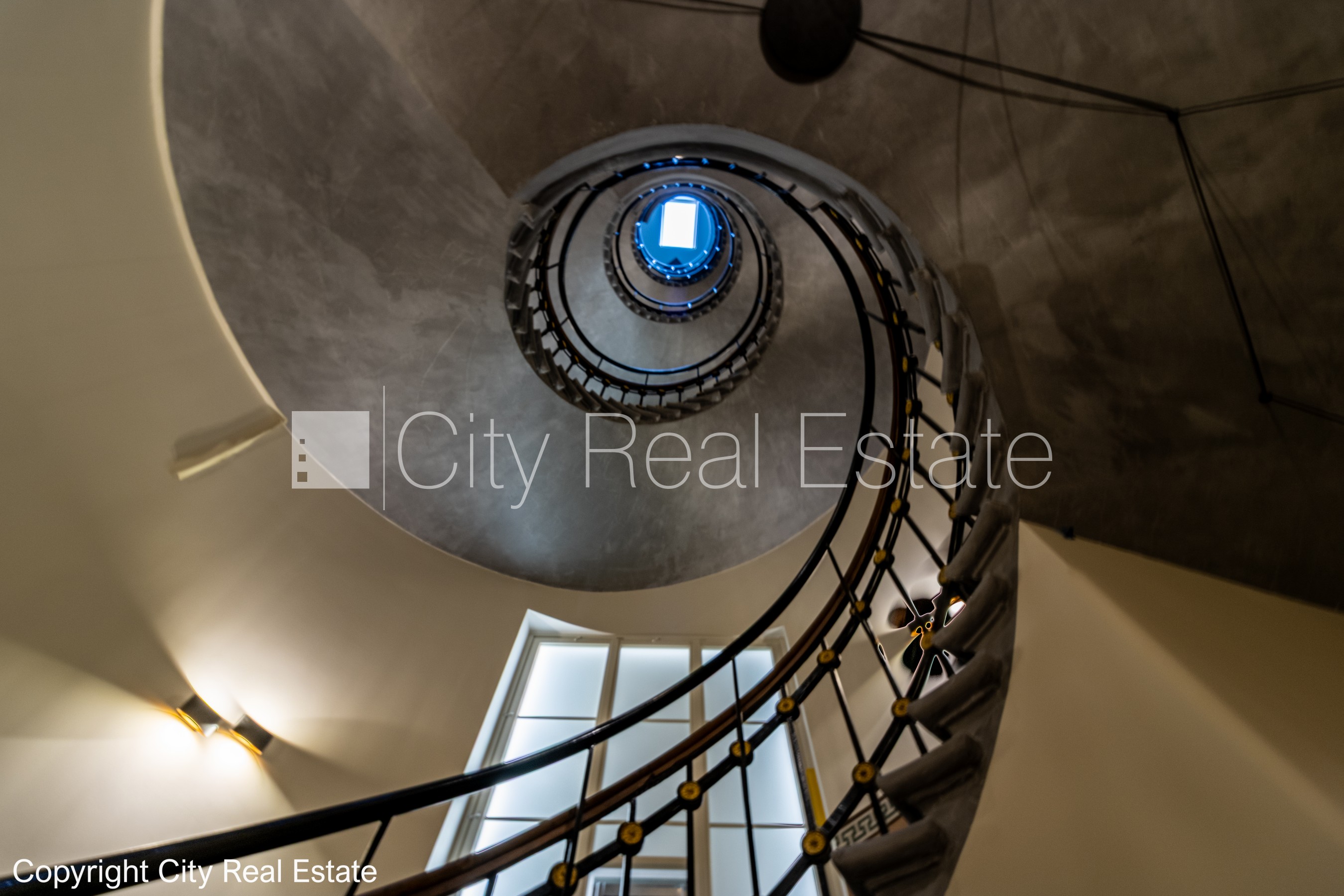 Sludinājumi. Fasādes māja, renovēta māja, slēgts pagalms, ieeja no ielas un pagalma, ir lifts, kāpņu telpa pēc Cena: 307440 EUR Foto #17