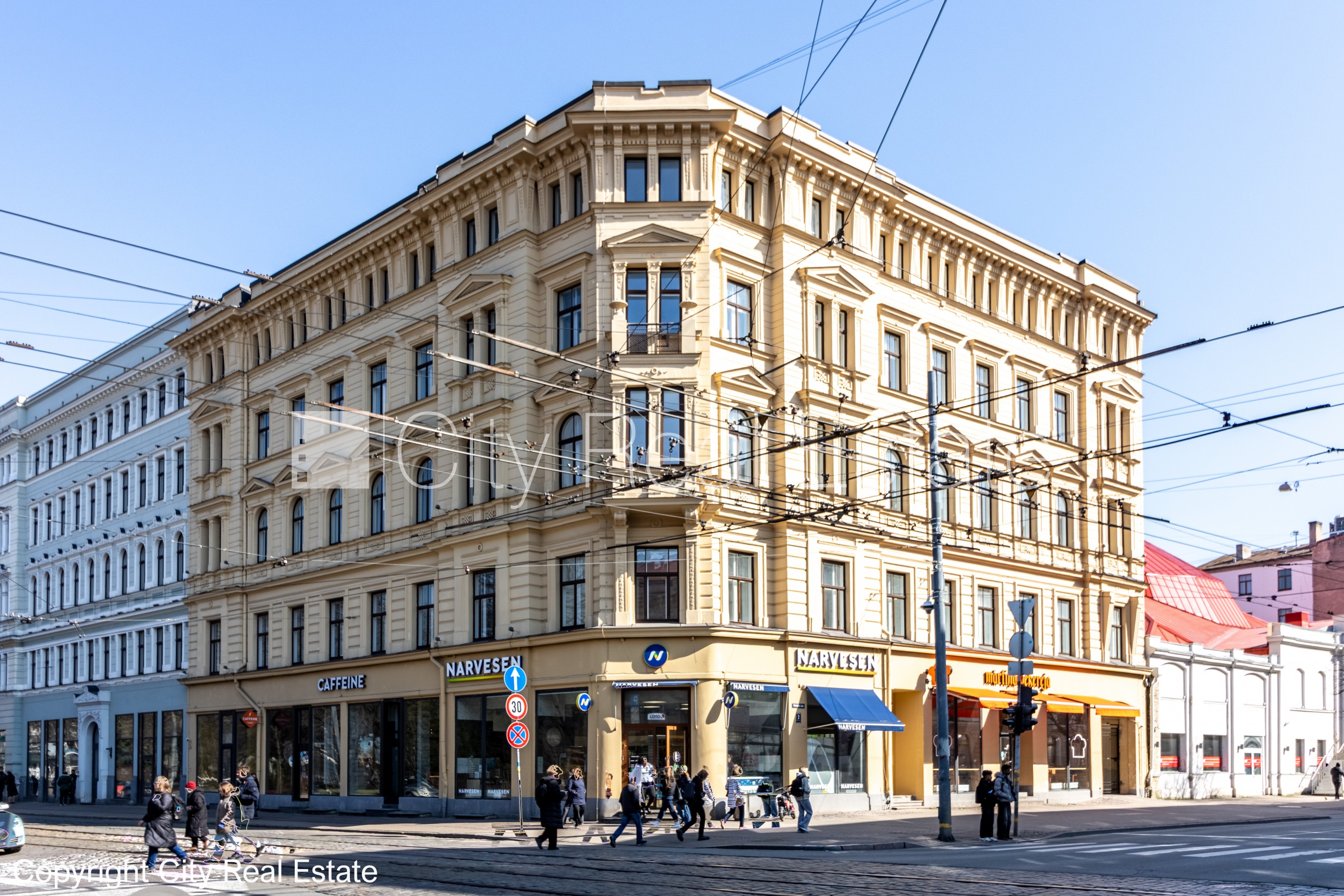 Sludinājumi. Fasādes māja, renovēta māja, slēgts pagalms, ieeja no ielas un pagalma, ir lifts, kāpņu telpa pēc Cena: 307440 EUR Foto #1