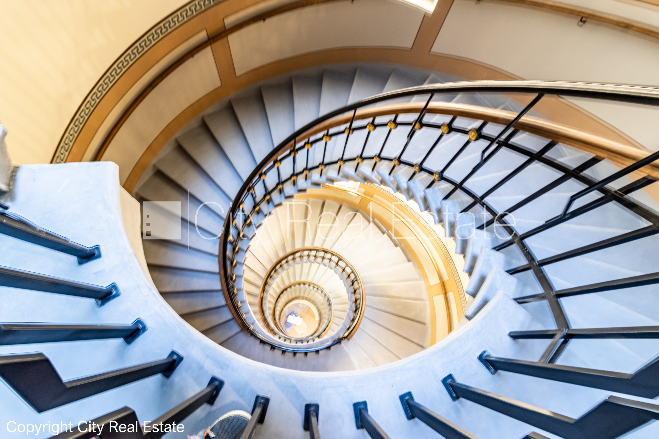 Sludinājumi. Fasādes māja, renovēta māja, slēgts pagalms, ieeja no ielas un pagalma, ir lifts, kāpņu telpa pēc Cena: 307440 EUR Foto #18