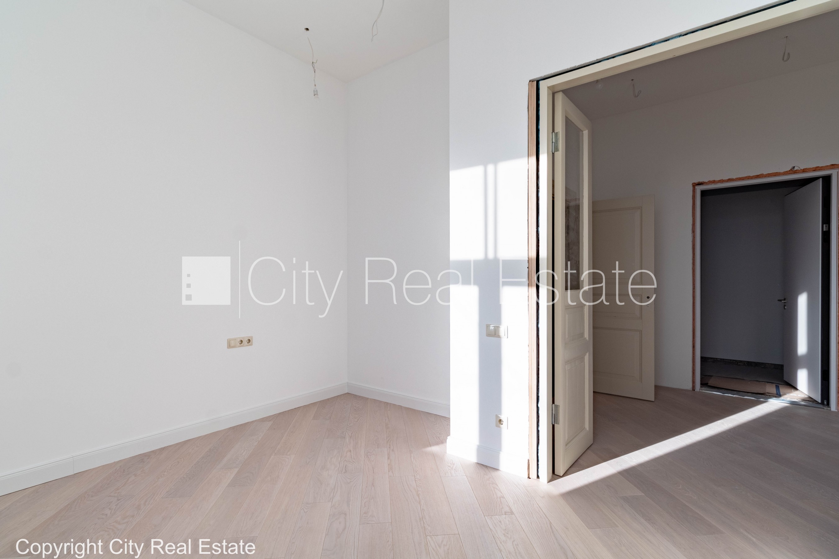 Sludinājumi. Fasādes māja, renovēta māja, fasāde ar dekoratīvo apmetumu, slēgts pagalms, ieeja no ielas un Cena: 206640 EUR Foto #7