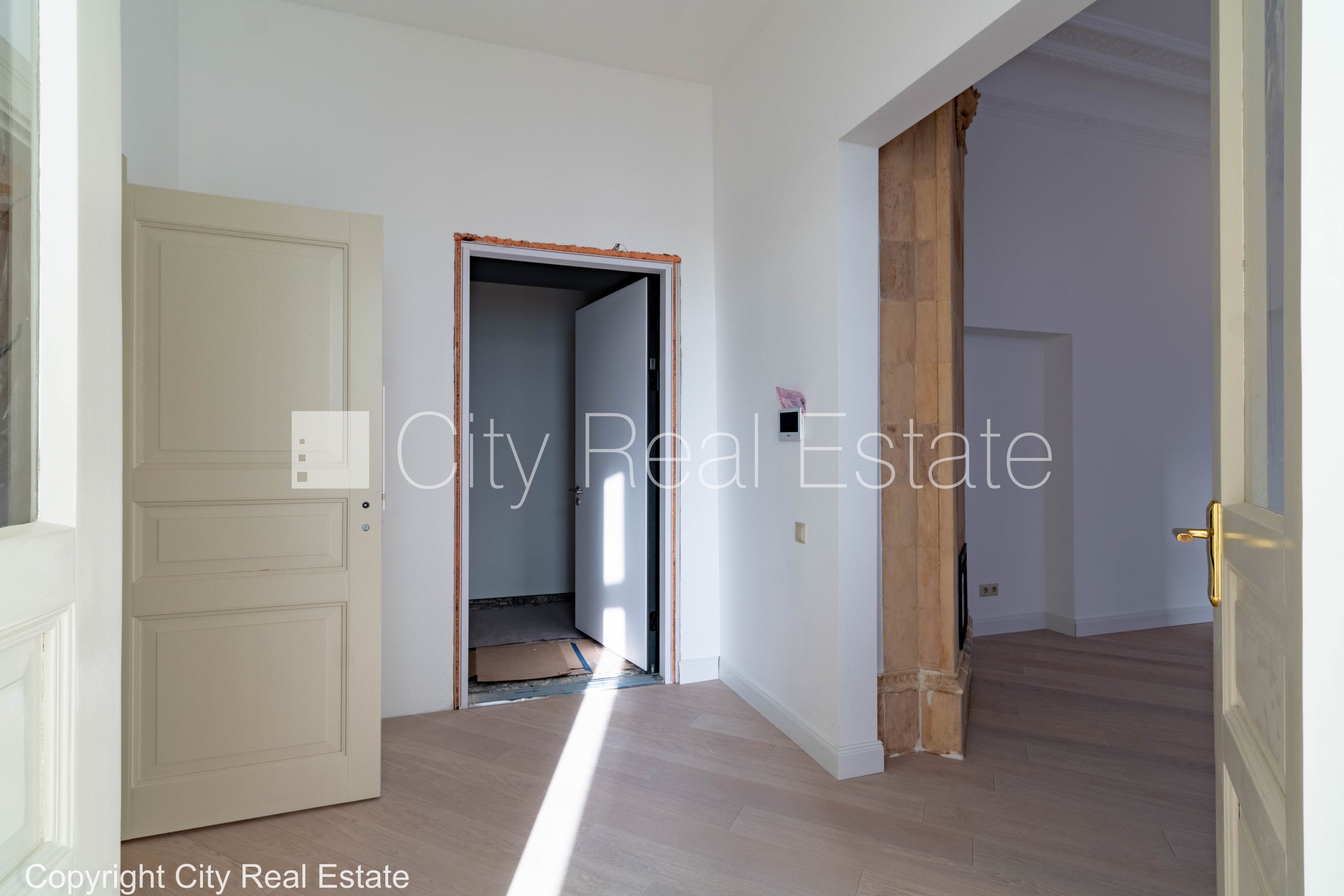 Sludinājumi. Fasādes māja, renovēta māja, fasāde ar dekoratīvo apmetumu, slēgts pagalms, ieeja no ielas un Cena: 206640 EUR Foto #10