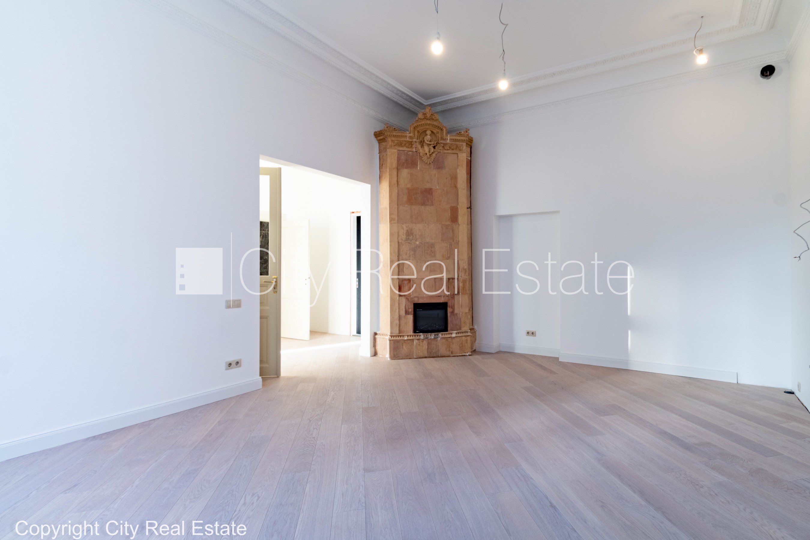 Sludinājumi. Fasādes māja, renovēta māja, fasāde ar dekoratīvo apmetumu, slēgts pagalms, ieeja no ielas un Cena: 206640 EUR Foto #2