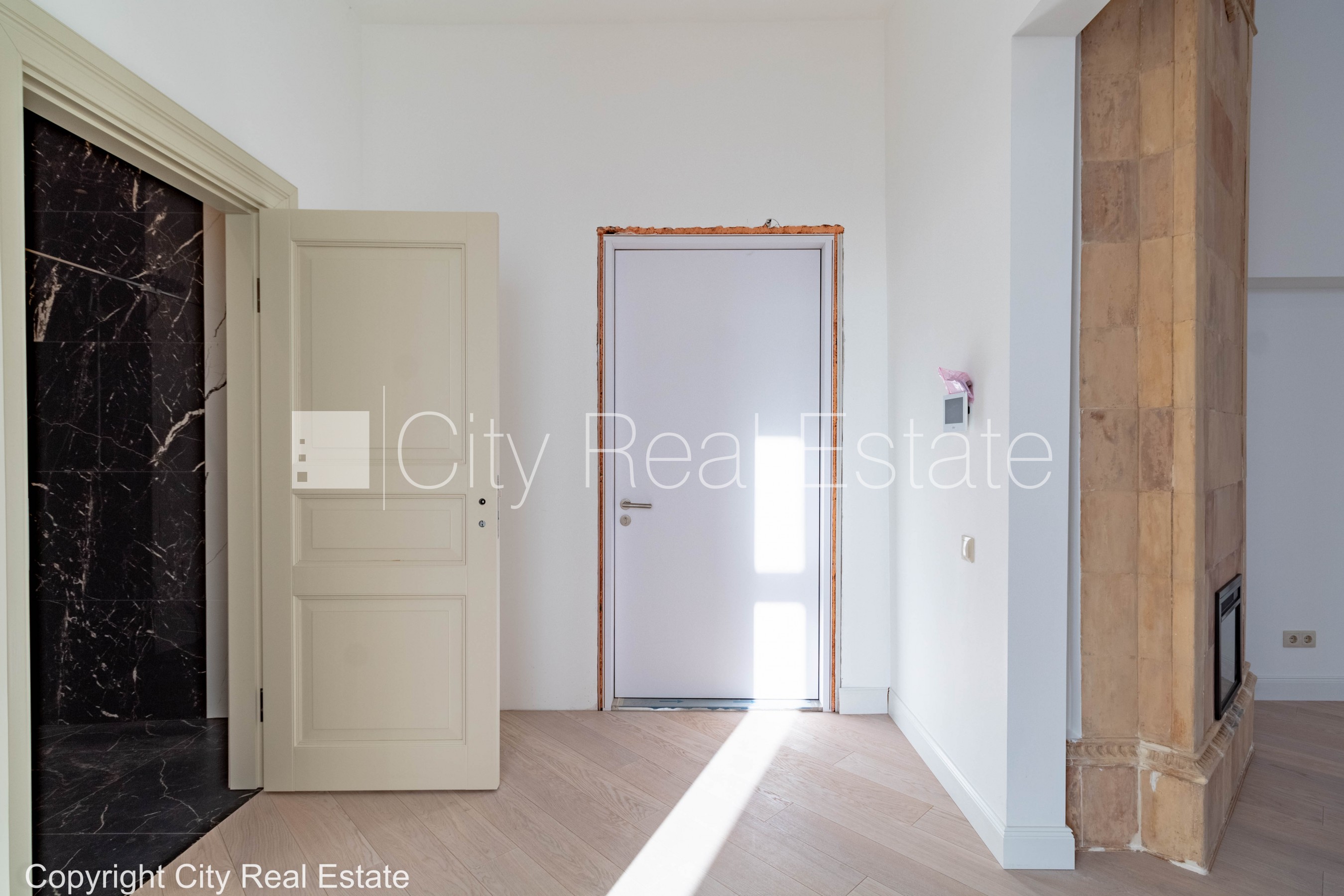 Sludinājumi. Fasādes māja, renovēta māja, fasāde ar dekoratīvo apmetumu, slēgts pagalms, ieeja no ielas un Cena: 206640 EUR Foto #8