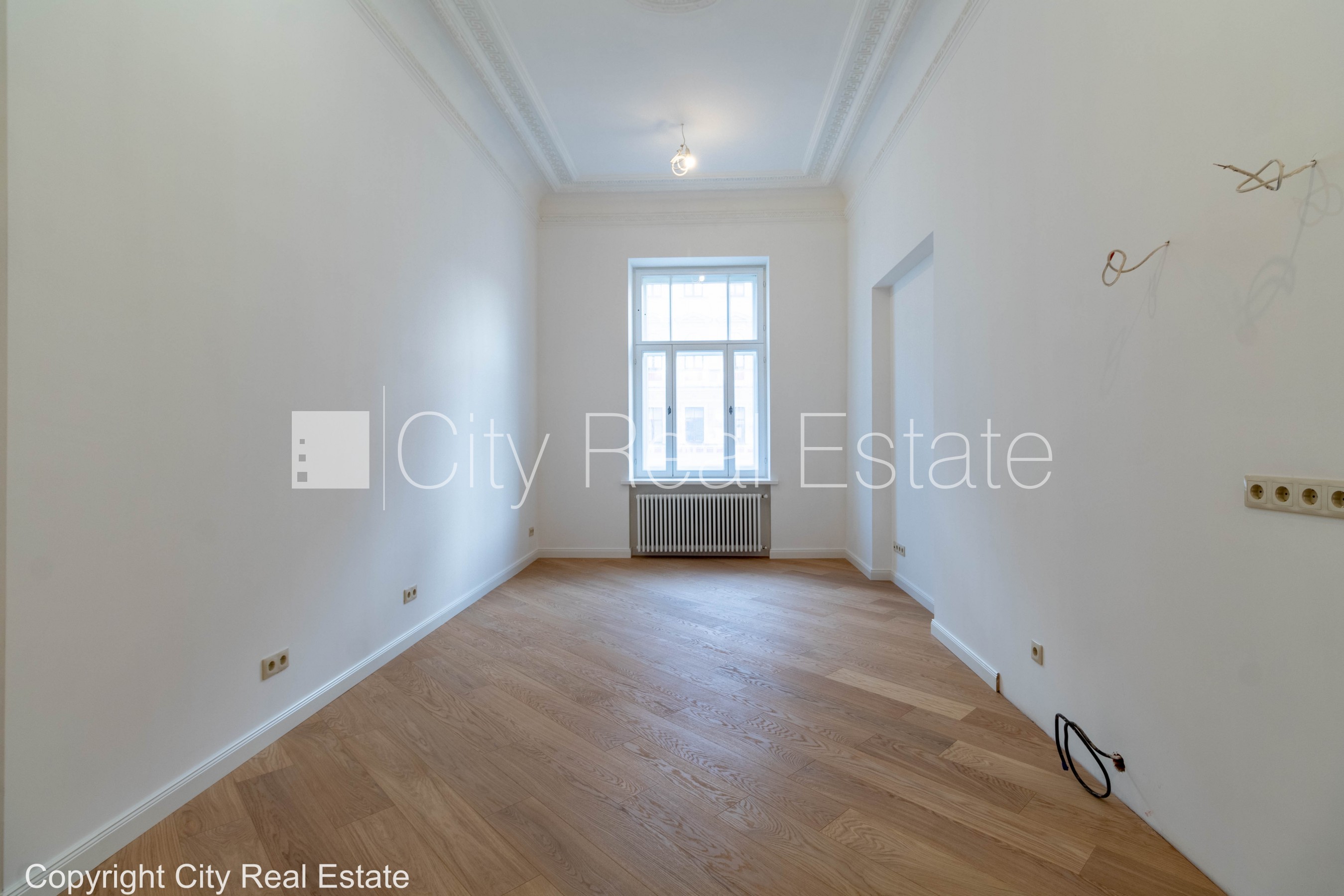 Sludinājumi. Fasādes māja, renovēta māja, fasāde ar dekoratīvo apmetumu, slēgts pagalms, ieeja no ielas un Cena: 167400 EUR Foto #2