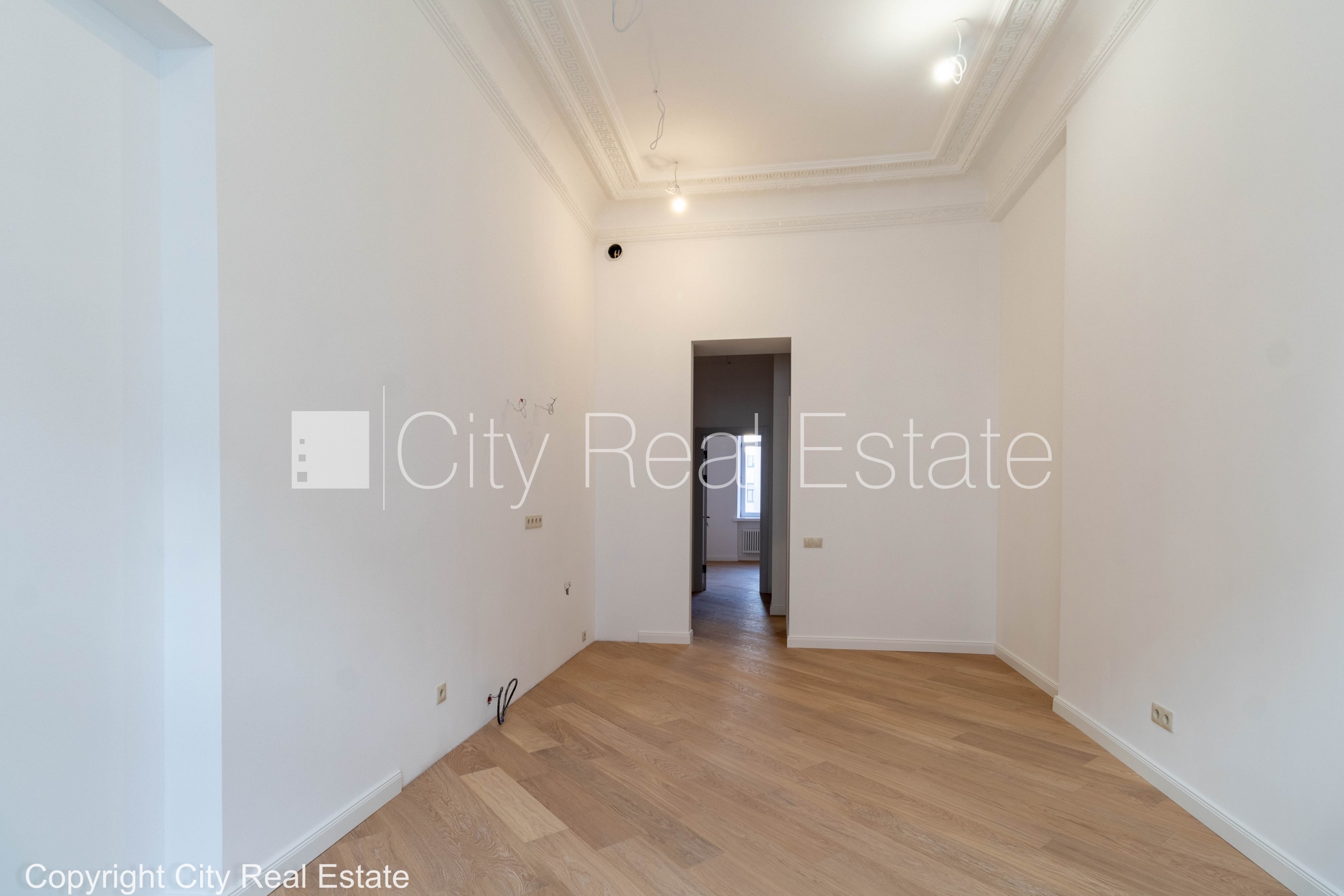 Sludinājumi. Fasādes māja, renovēta māja, fasāde ar dekoratīvo apmetumu, slēgts pagalms, ieeja no ielas un Cena: 167400 EUR Foto #3