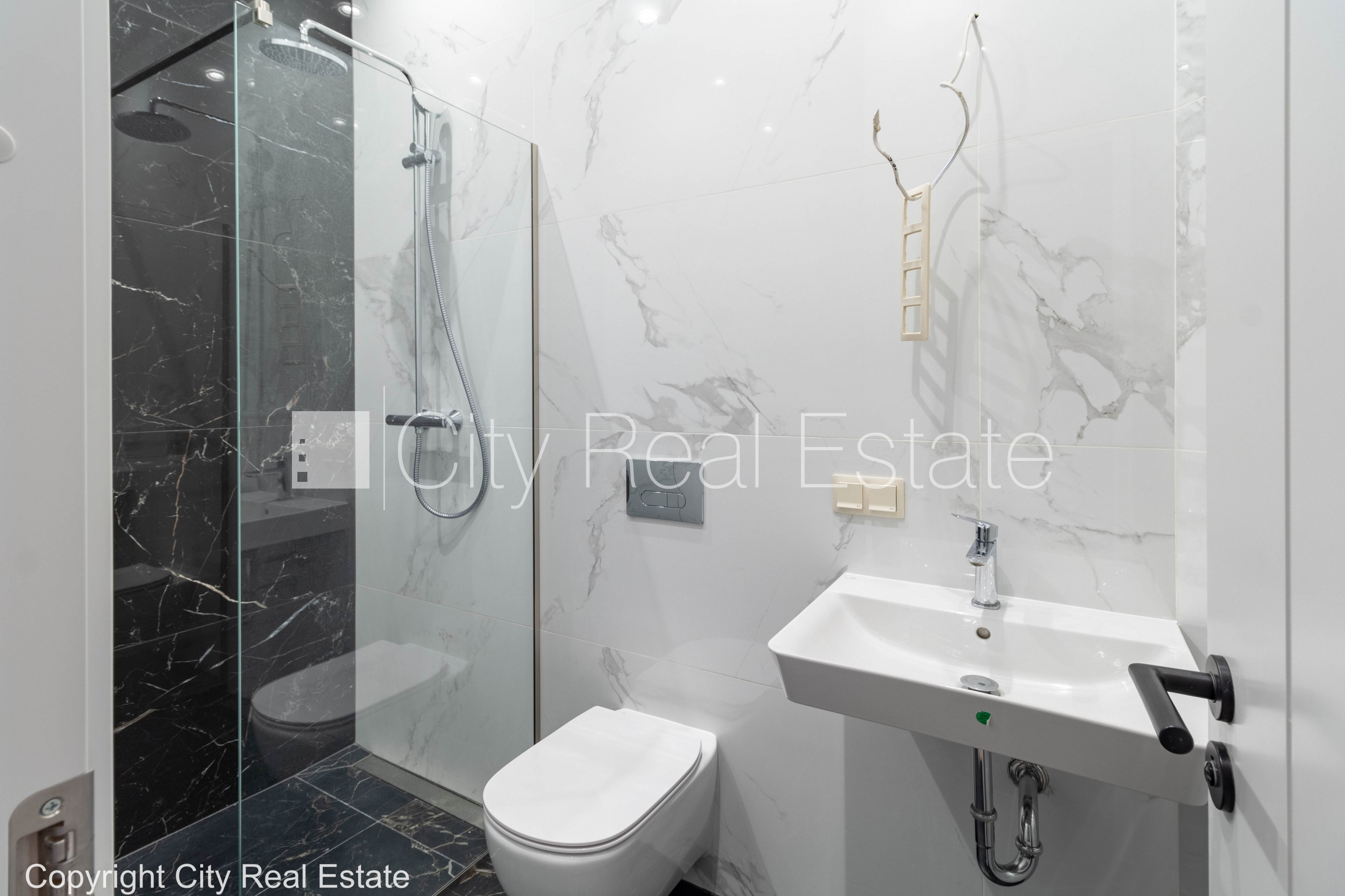 Sludinājumi. Fasādes māja, renovēta māja, fasāde ar dekoratīvo apmetumu, slēgts pagalms, ieeja no ielas un Cena: 167400 EUR Foto #8