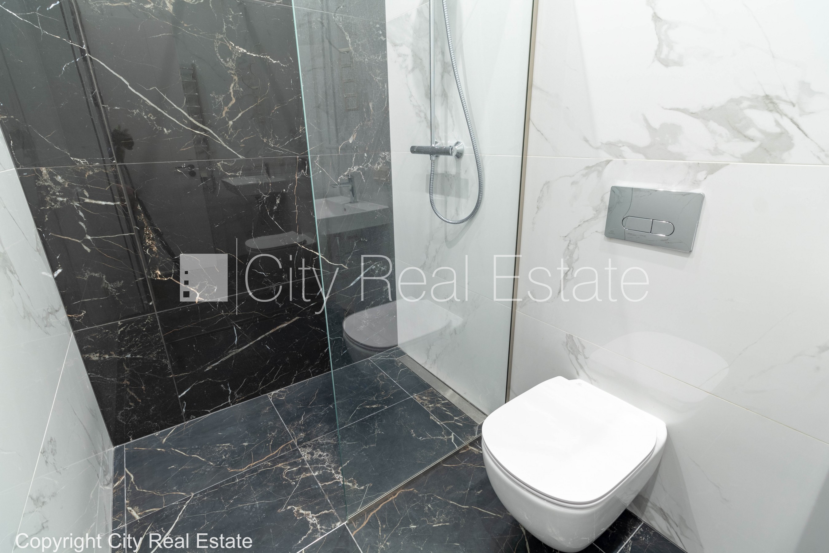 Sludinājumi. Fasādes māja, renovēta māja, fasāde ar dekoratīvo apmetumu, slēgts pagalms, ieeja no ielas un Cena: 167400 EUR Foto #9