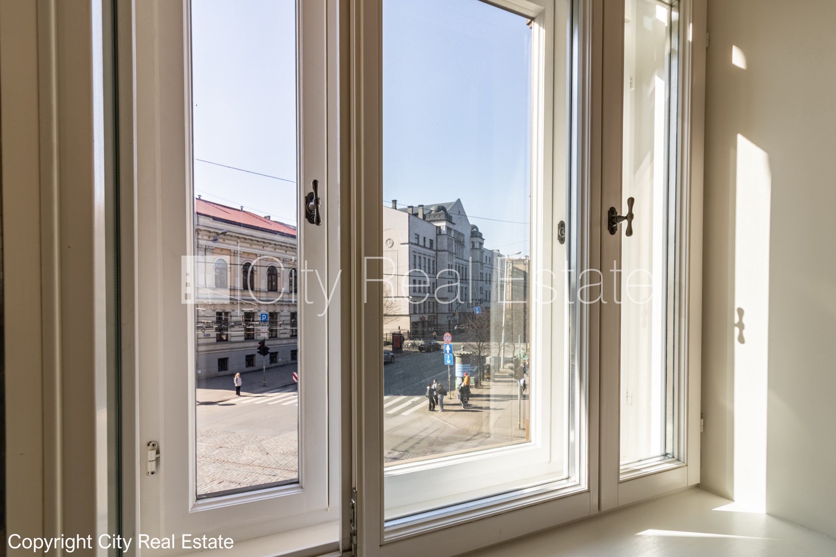 Sludinājumi. Fasādes māja, renovēta māja, slēgts pagalms, ieeja no ielas un pagalma, ir lifts, kāpņu telpa pēc Cena: 378000 EUR Foto #3