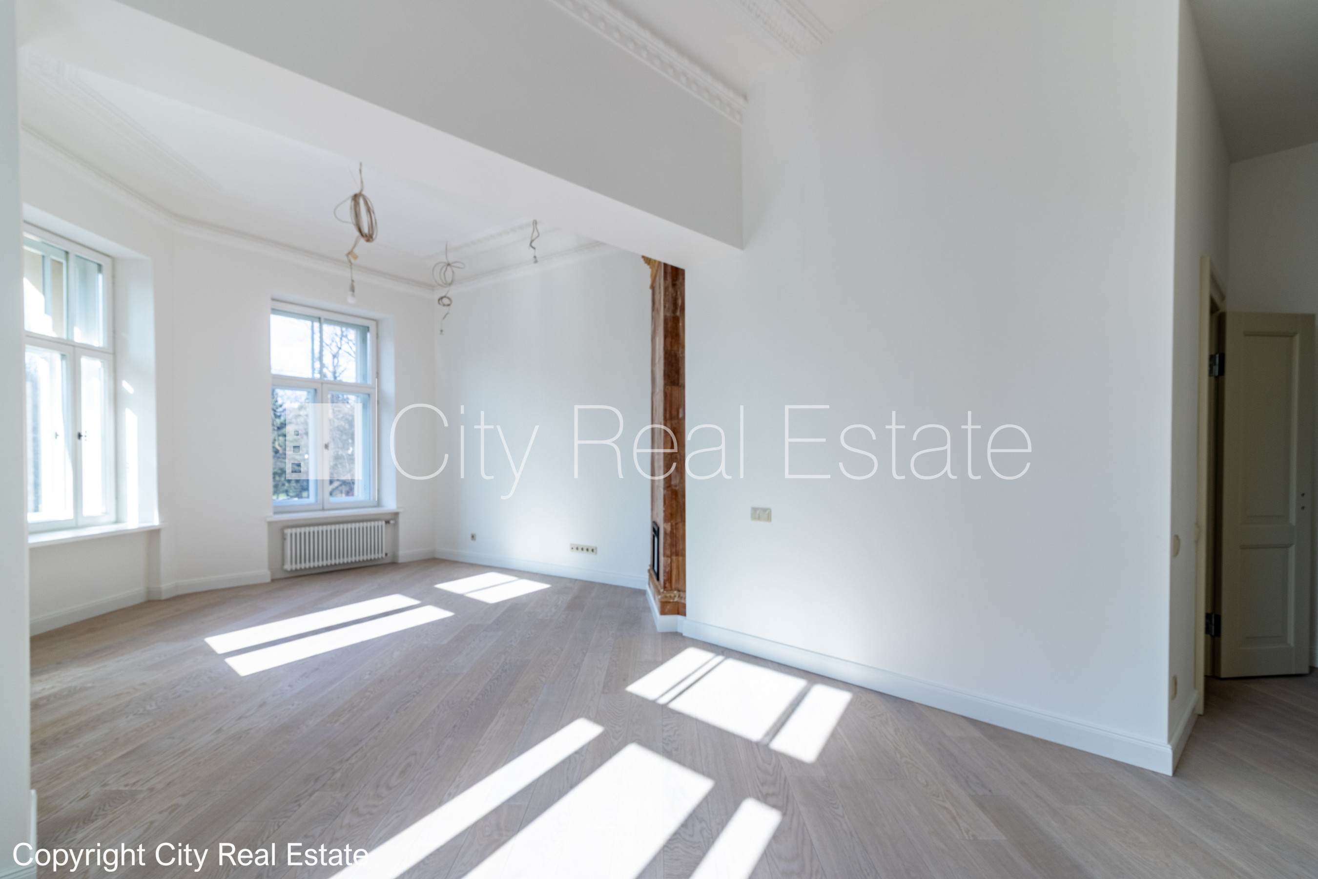 Sludinājumi. Fasādes māja, renovēta māja, slēgts pagalms, ieeja no ielas un pagalma, ir lifts, kāpņu telpa pēc Cena: 378000 EUR Foto #2