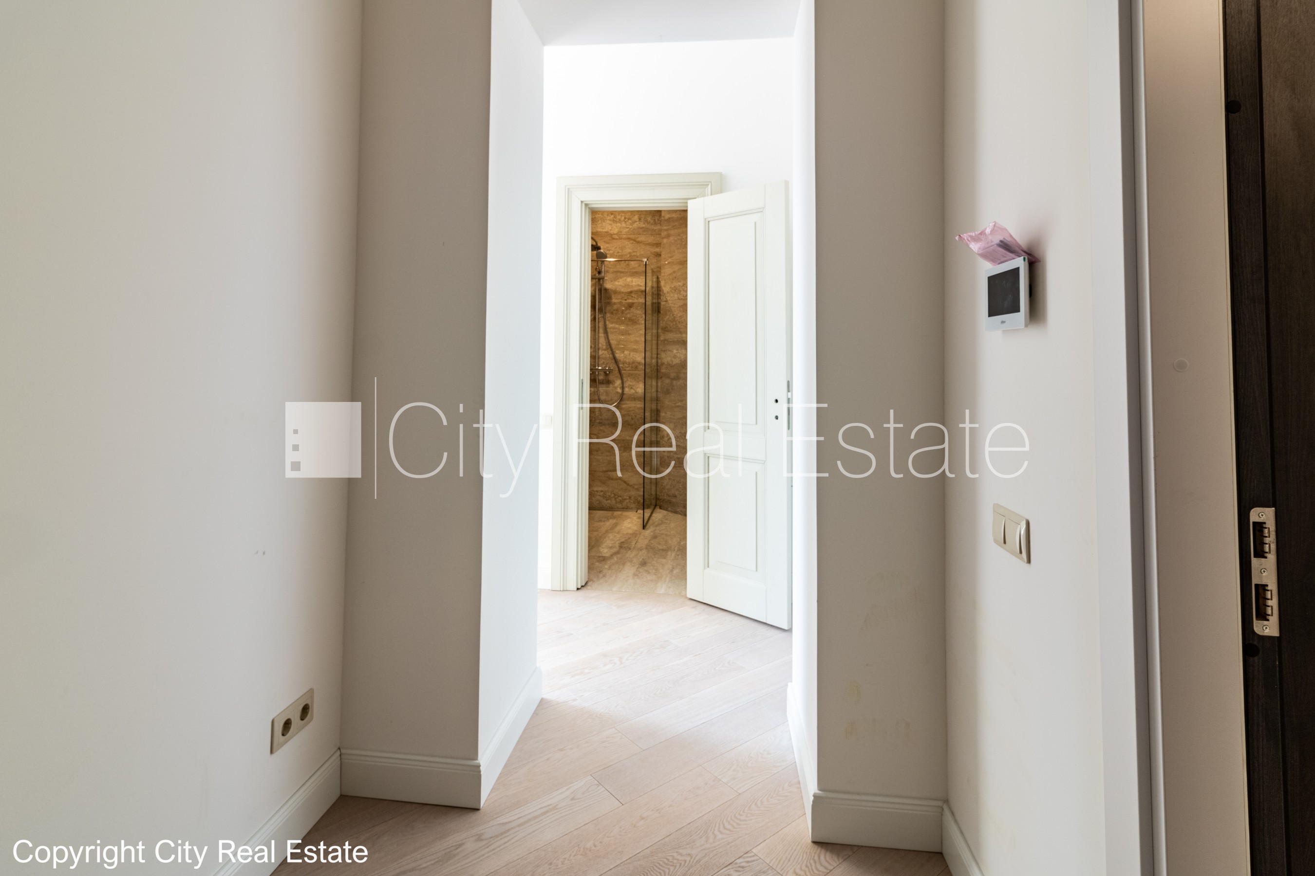 Sludinājumi. Fasādes māja, renovēta māja, slēgts pagalms, ieeja no ielas un pagalma, ir lifts, kāpņu telpa pēc Cena: 378000 EUR Foto #8