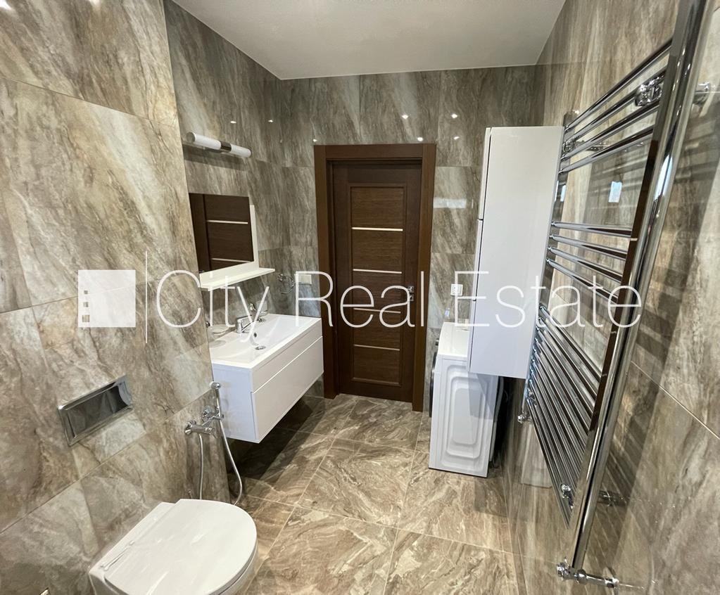 Sludinājumi. Labiekārtots apzaļumots pagalms, slēgts pagalms, vieta automašīnai, terase, guļamistabu skaits 2 Cena: 750 EUR/mēn Foto #9