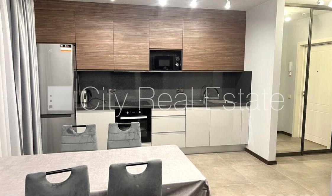 Sludinājumi. Labiekārtots apzaļumots pagalms, slēgts pagalms, vieta automašīnai, terase, guļamistabu skaits 2 Cena: 750 EUR/mēn Foto #3