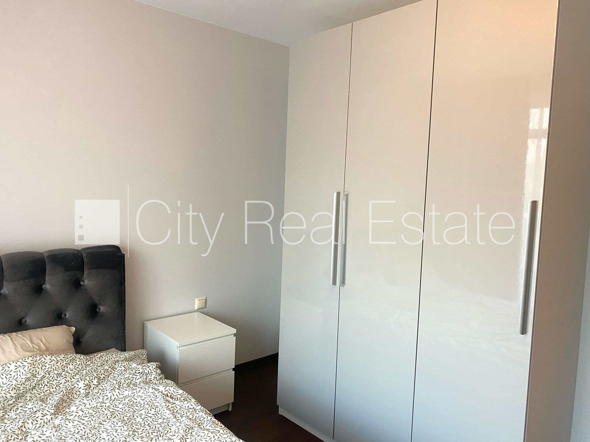 Sludinājumi. Labiekārtots apzaļumots pagalms, slēgts pagalms, vieta automašīnai, terase, guļamistabu skaits 2 Cena: 750 EUR/mēn Foto #5