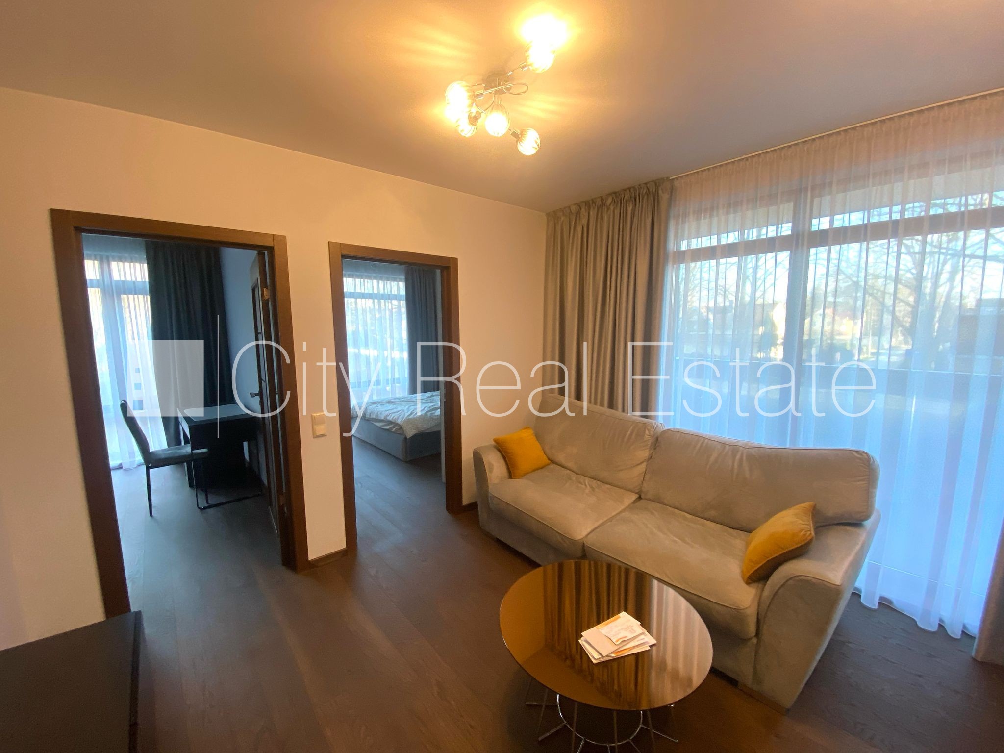 Sludinājumi. Labiekārtots apzaļumots pagalms, slēgts pagalms, vieta automašīnai, terase, guļamistabu skaits 2 Cena: 750 EUR/mēn Foto #1