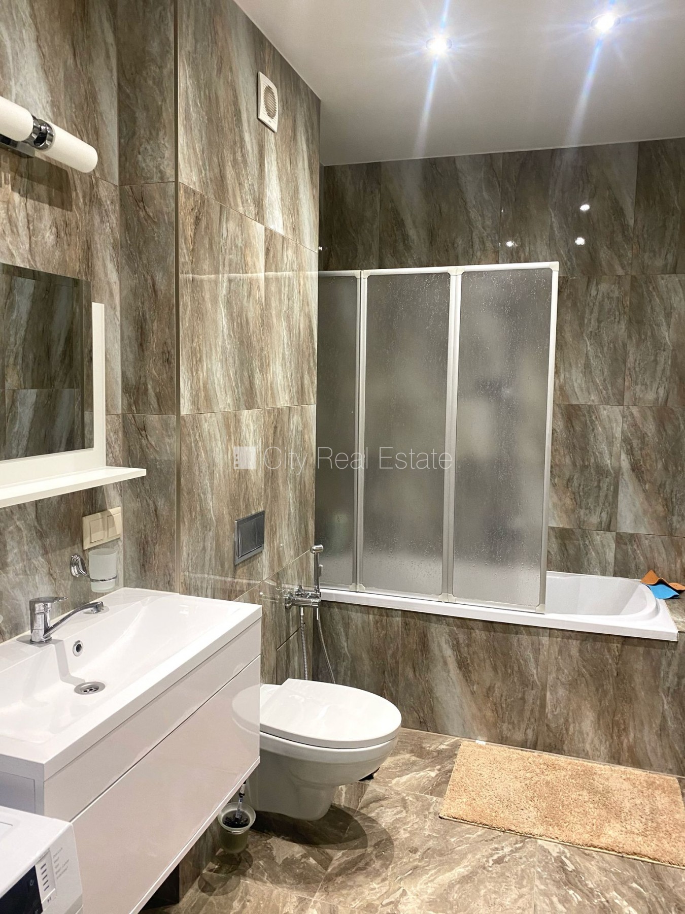 Sludinājumi. Labiekārtots apzaļumots pagalms, slēgts pagalms, vieta automašīnai, terase, guļamistabu skaits 2 Cena: 750 EUR/mēn Foto #8