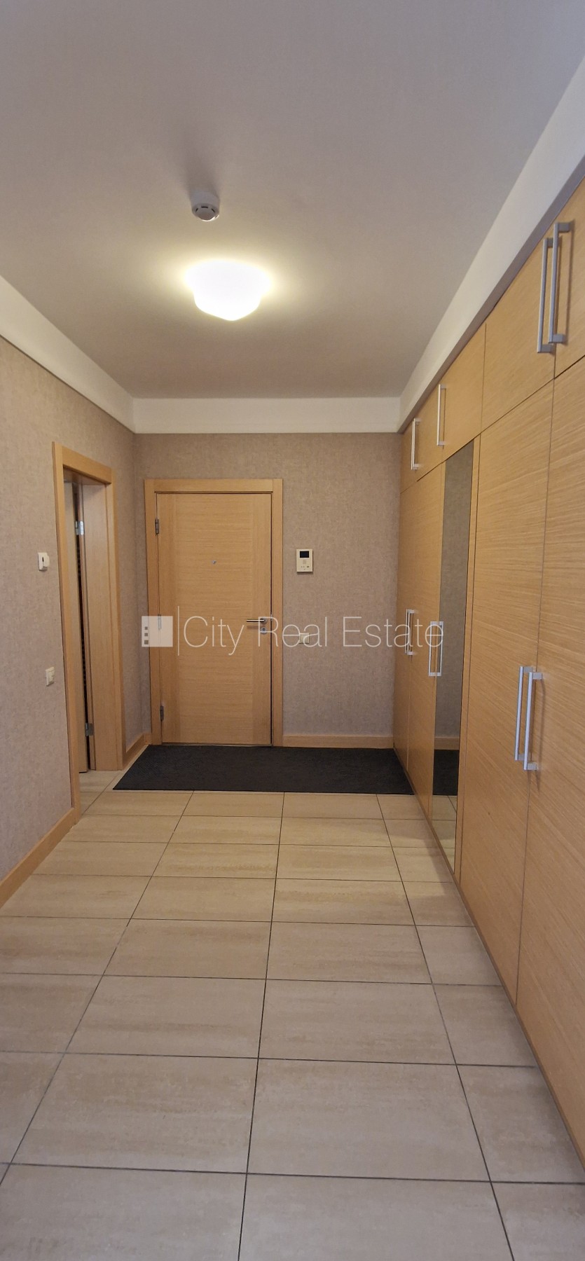 Sludinājumi. Projekts - Panorama Plaza, jaunceltne, teritorijas iebrauktuves vārti aprīkoti ar automatizētu Cena: 850 EUR/mēn Foto #15