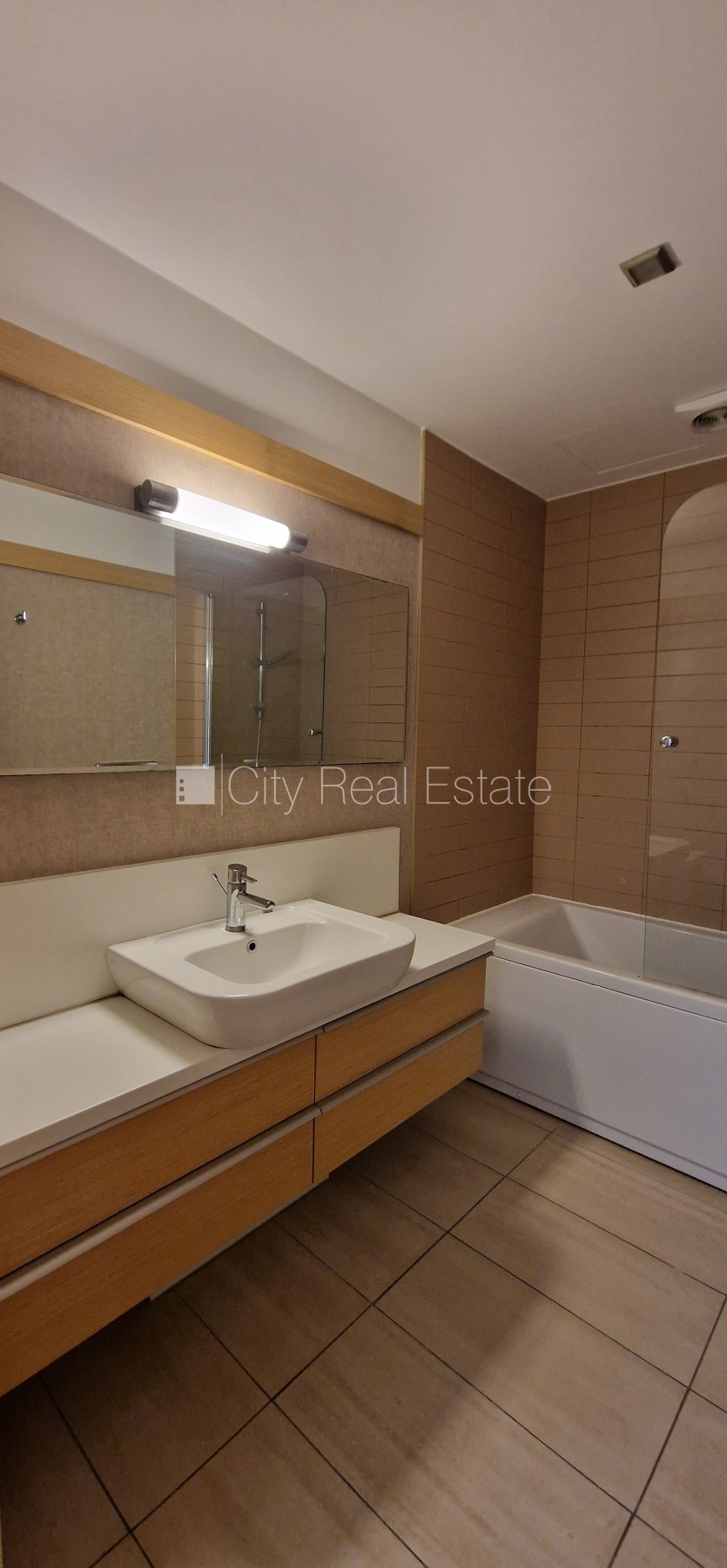 Sludinājumi. Projekts - Panorama Plaza, jaunceltne, teritorijas iebrauktuves vārti aprīkoti ar automatizētu Cena: 850 EUR/mēn Foto #10