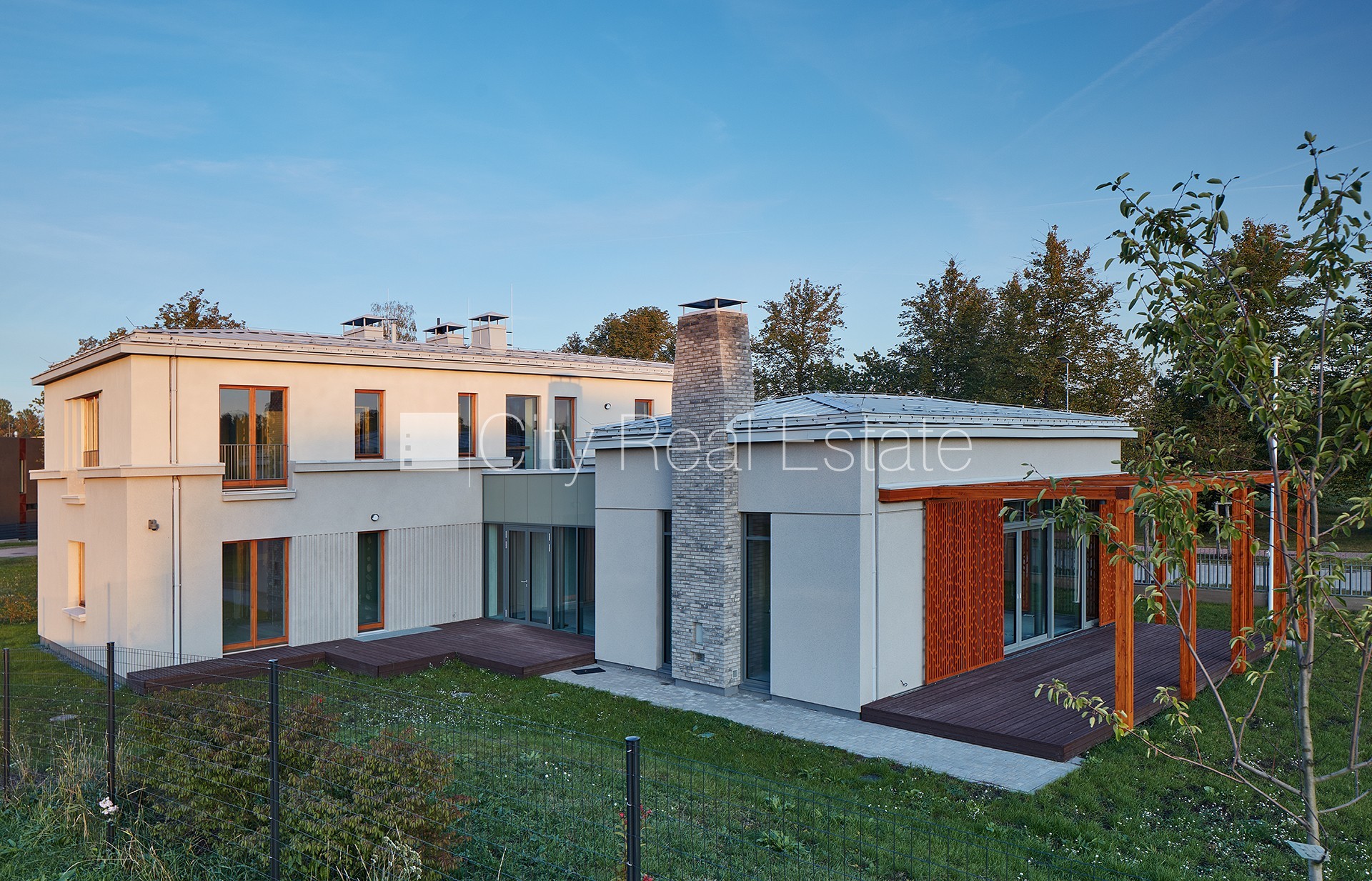 Sludinājumi. Privātmāja, labiekārtota apzaļumota teritorija, bruģēts piebraucamais ceļš, slēgta teritorija, Cena: 992000 EUR Foto #25