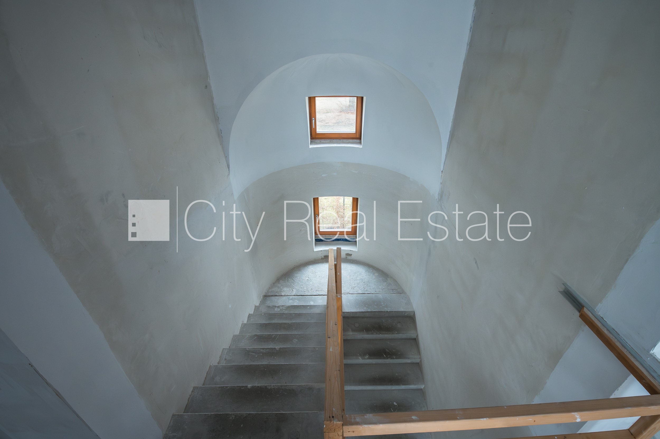 Sludinājumi. Privātmāja, labiekārtota apzaļumota teritorija, bruģēts piebraucamais ceļš, slēgta teritorija, Cena: 992000 EUR Foto #14